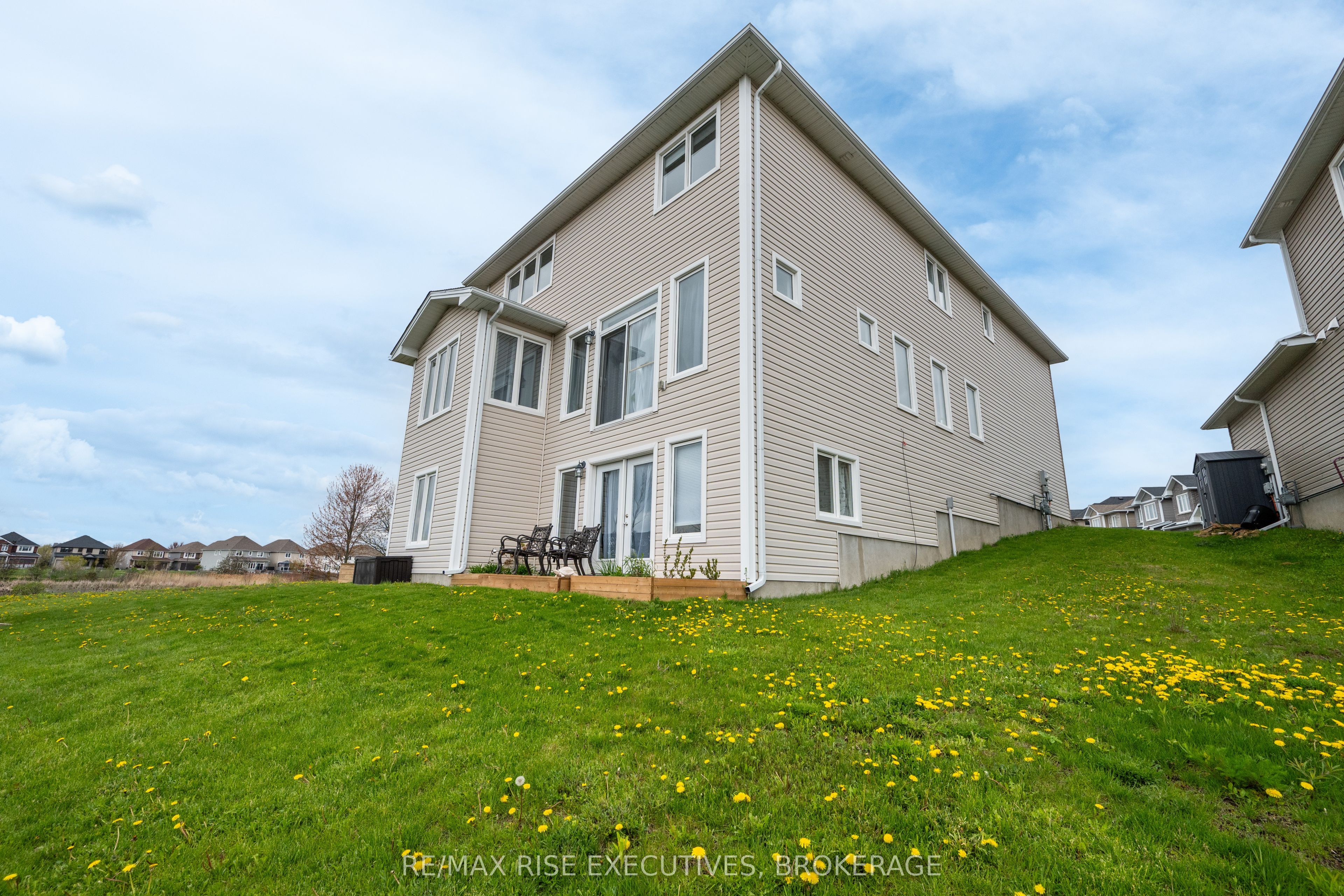 483 Beth Crescent Property Photo 43