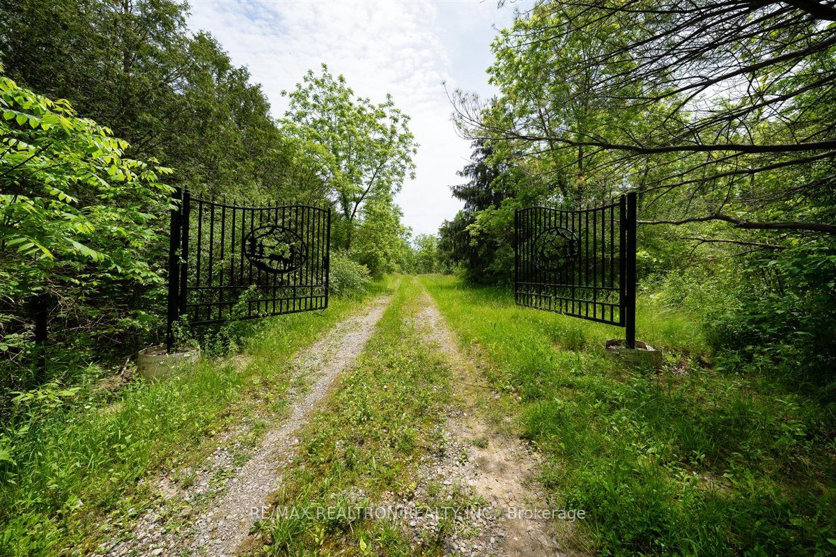 2740 Front Road Property Photo 7