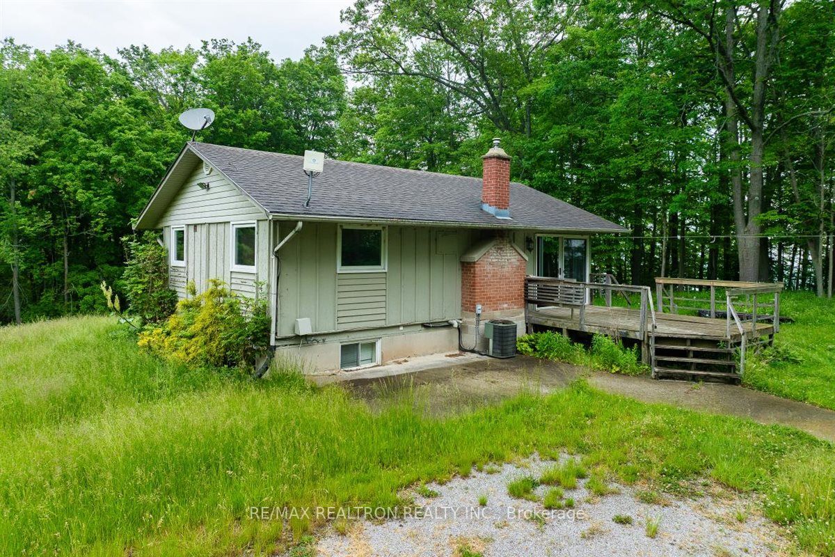 2740 Front Road Property Photo 15