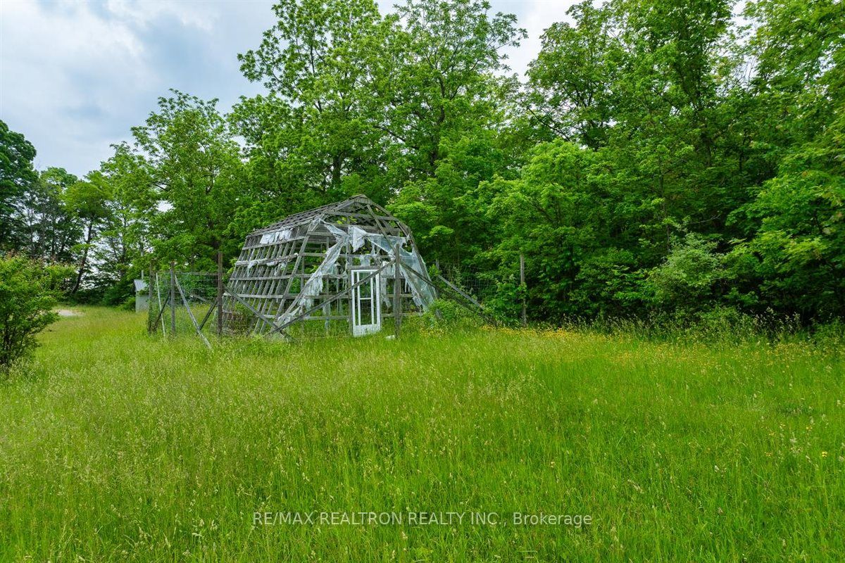 2740 Front Road Property Photo 17