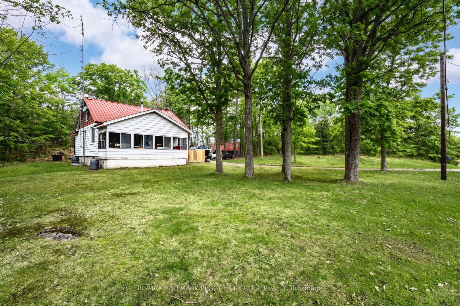 1301 Honey Harbour Road Property Photo 4
