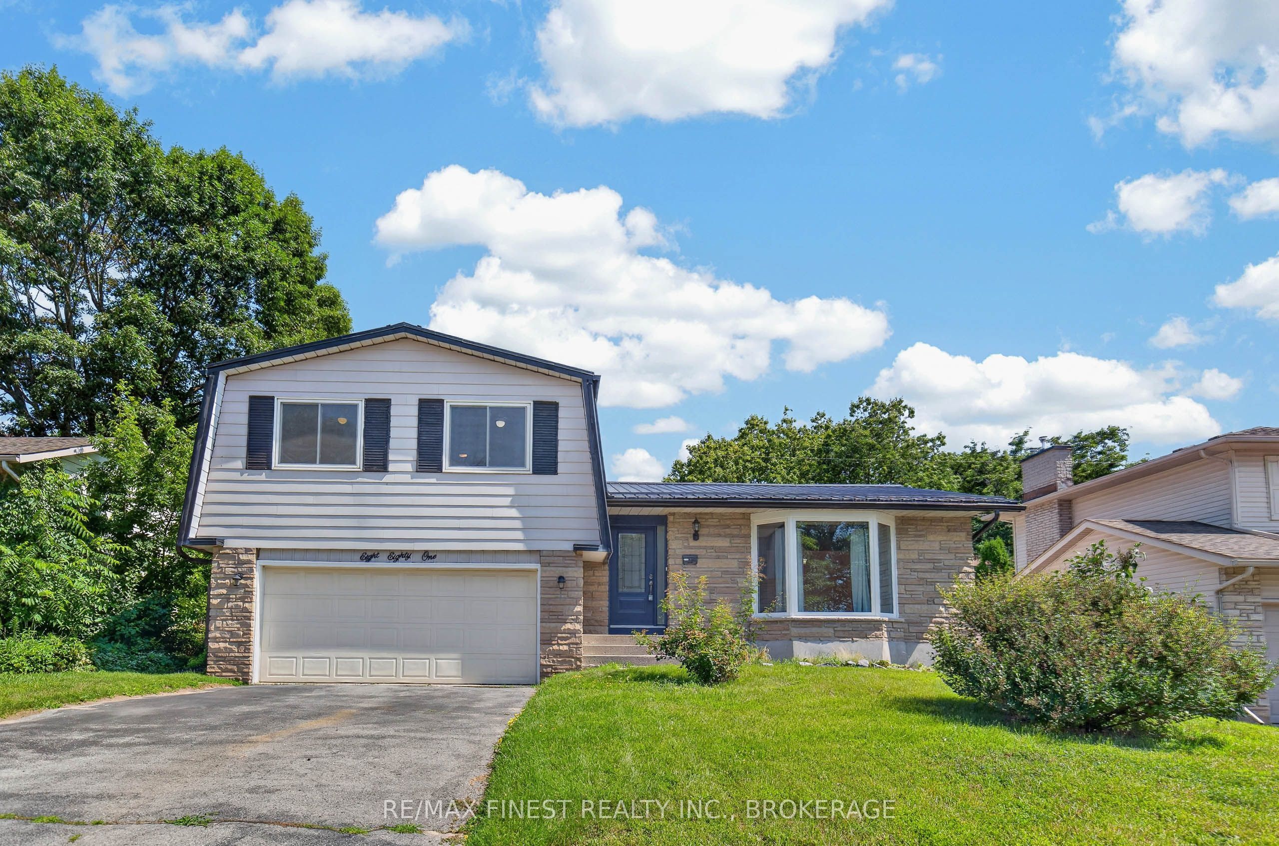 881 Ludgate Crescent Property Photo 1