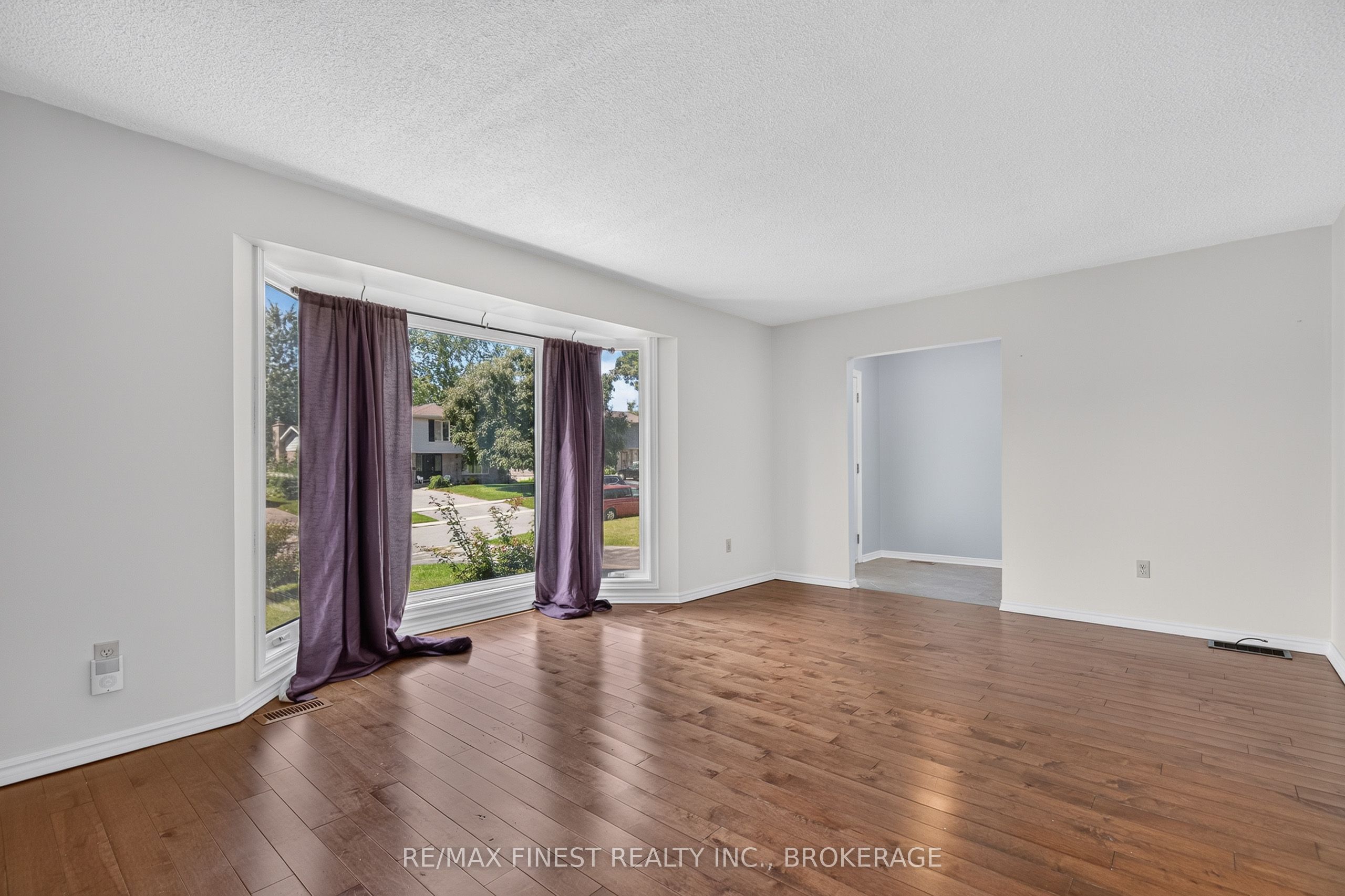 881 Ludgate Crescent Property Photo 7