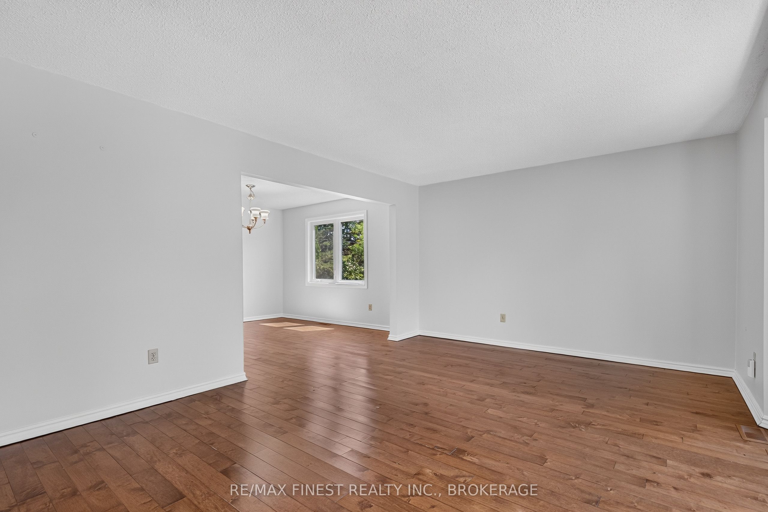 881 Ludgate Crescent Property Photo 8