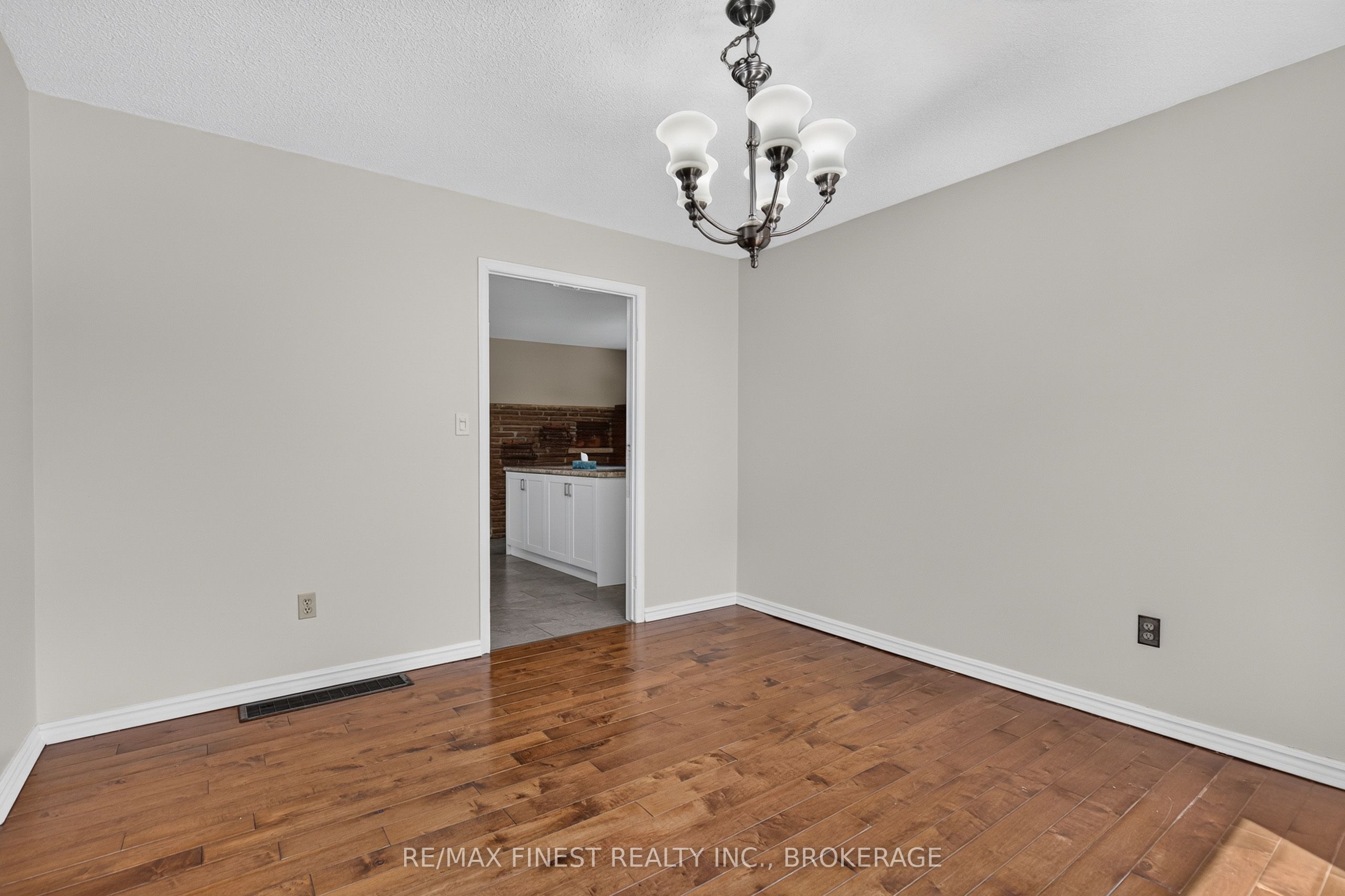 881 Ludgate Crescent Property Photo 10