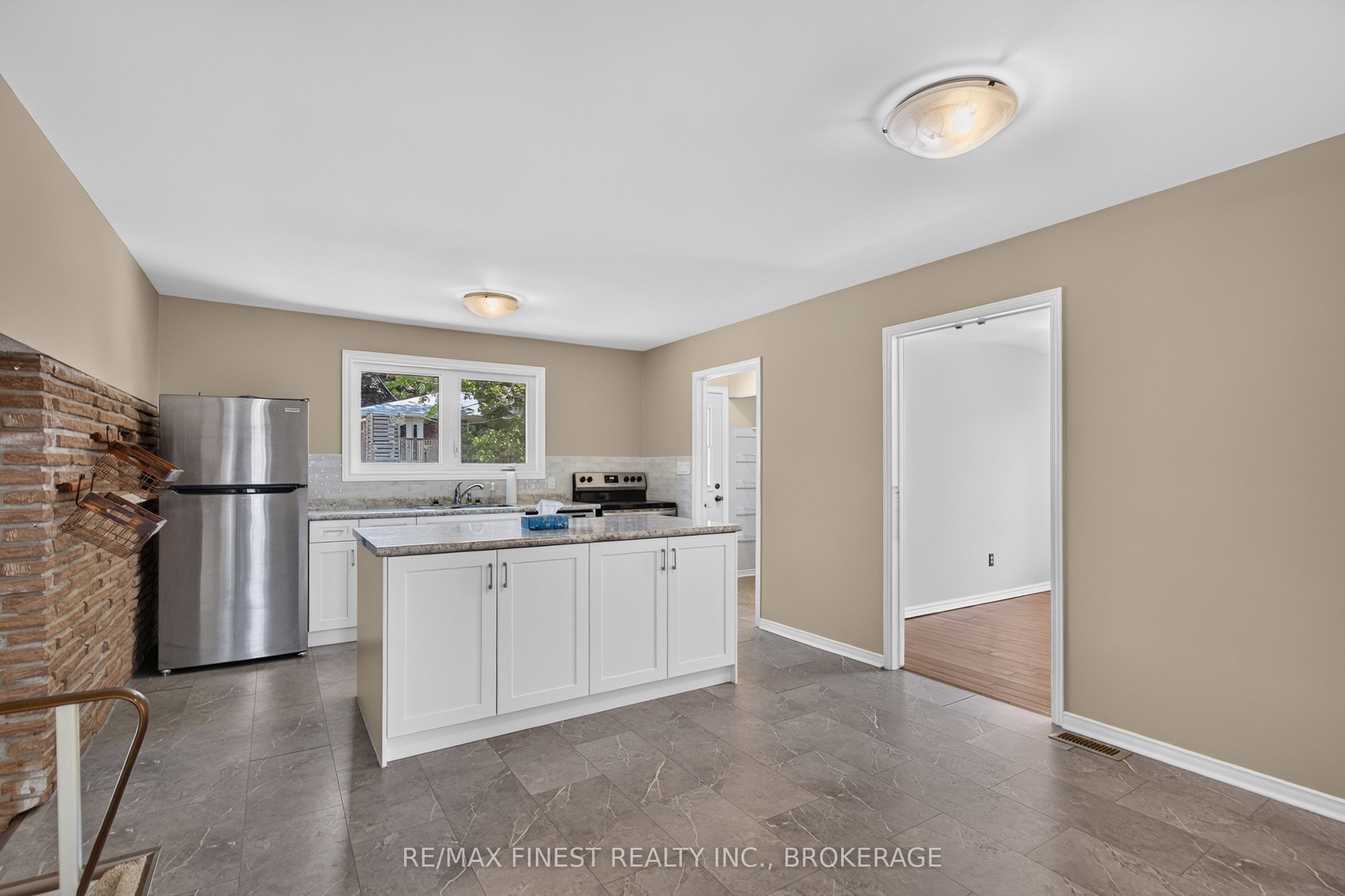 881 Ludgate Crescent Property Photo 11