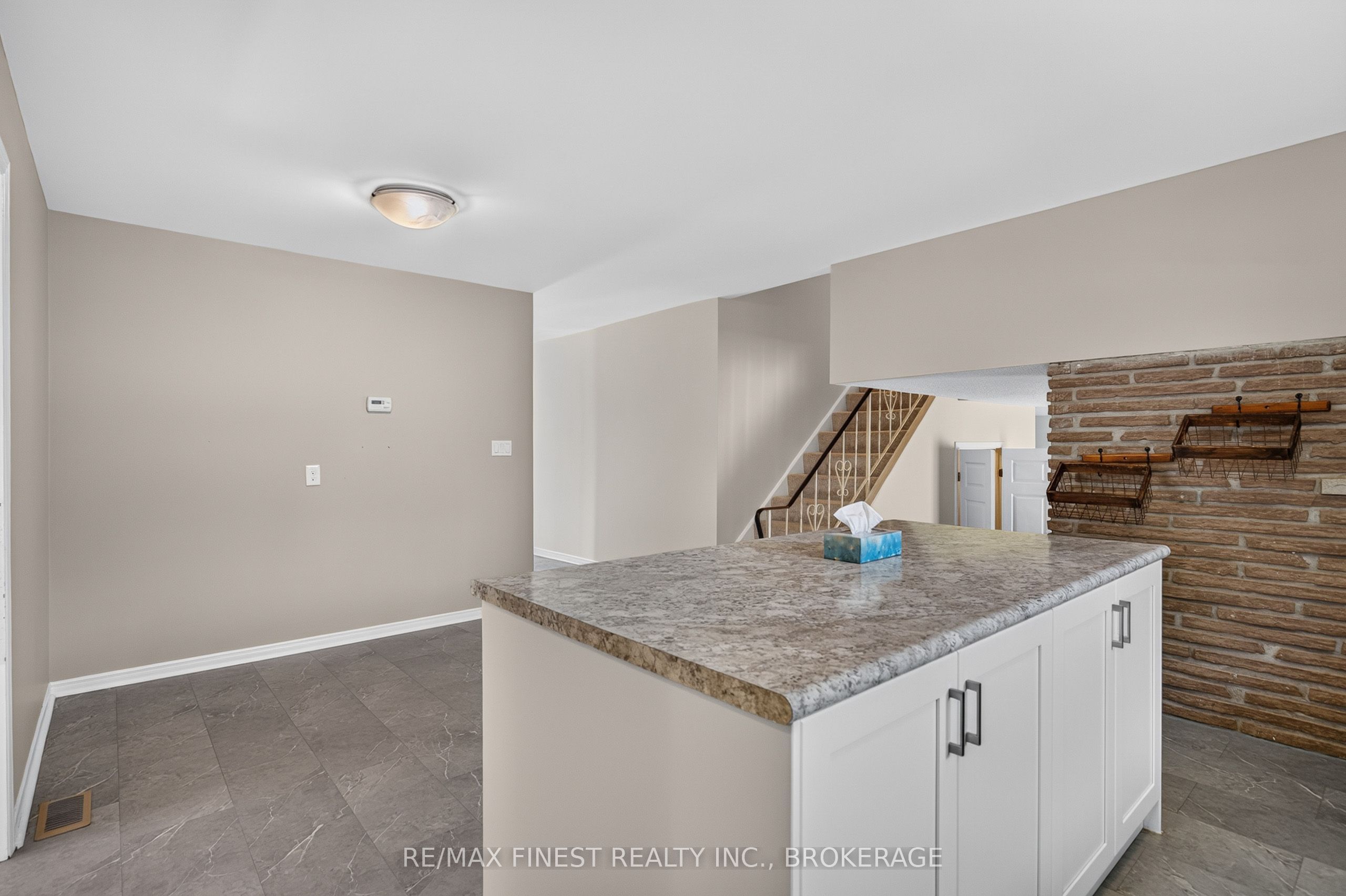 881 Ludgate Crescent Property Photo 14