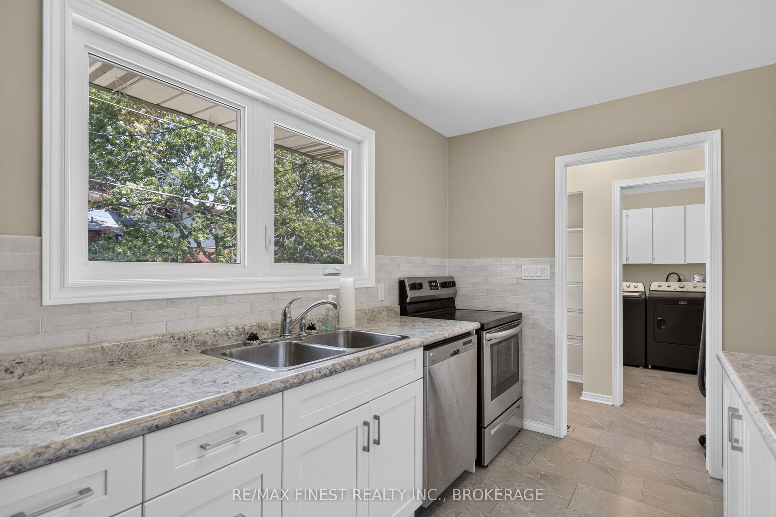 881 Ludgate Crescent Property Photo 15