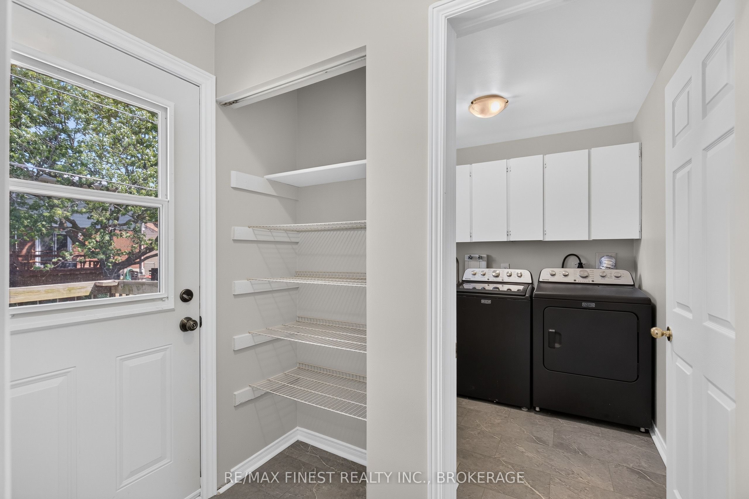 881 Ludgate Crescent Property Photo 16