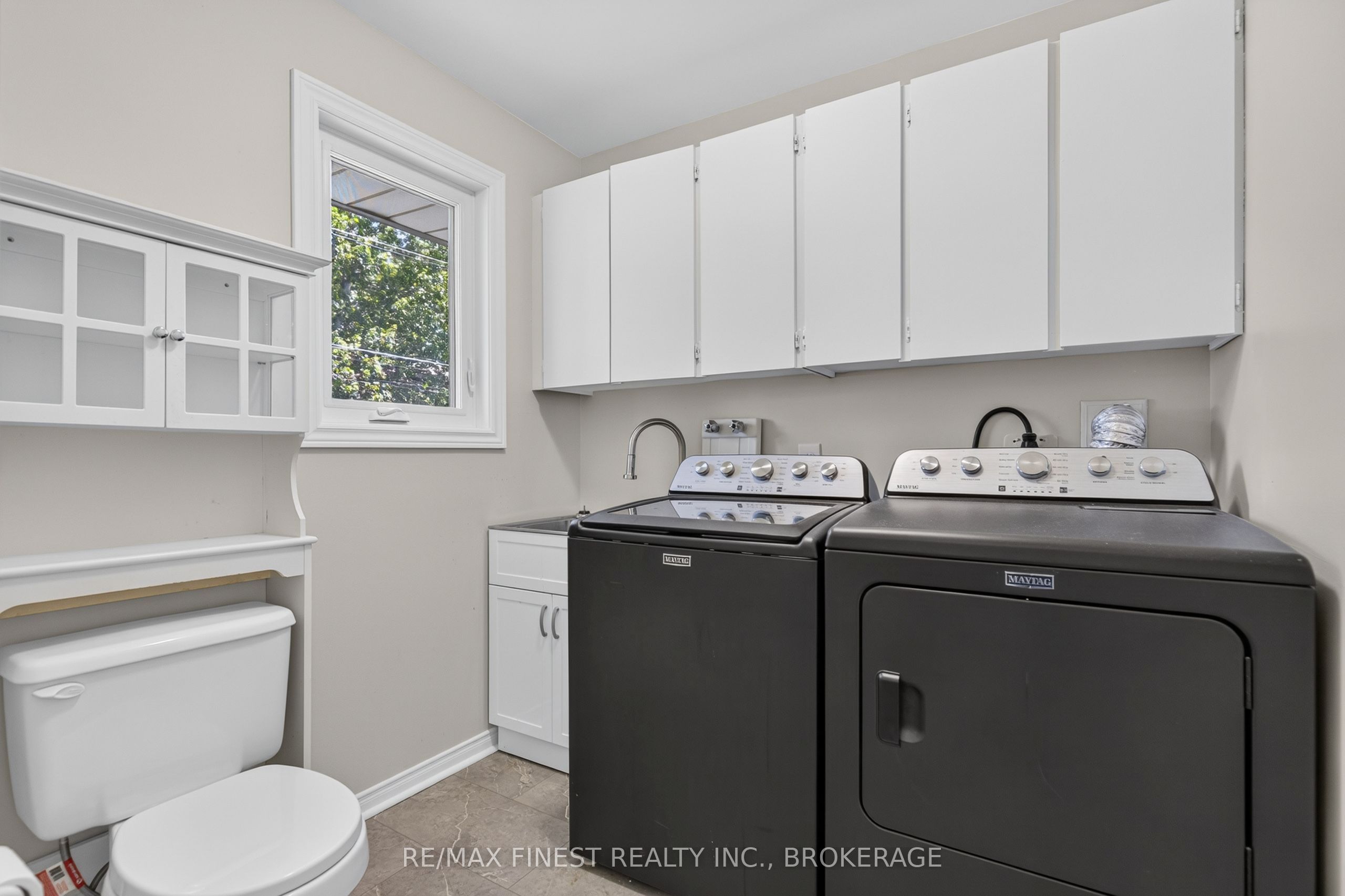 881 Ludgate Crescent Property Photo 17