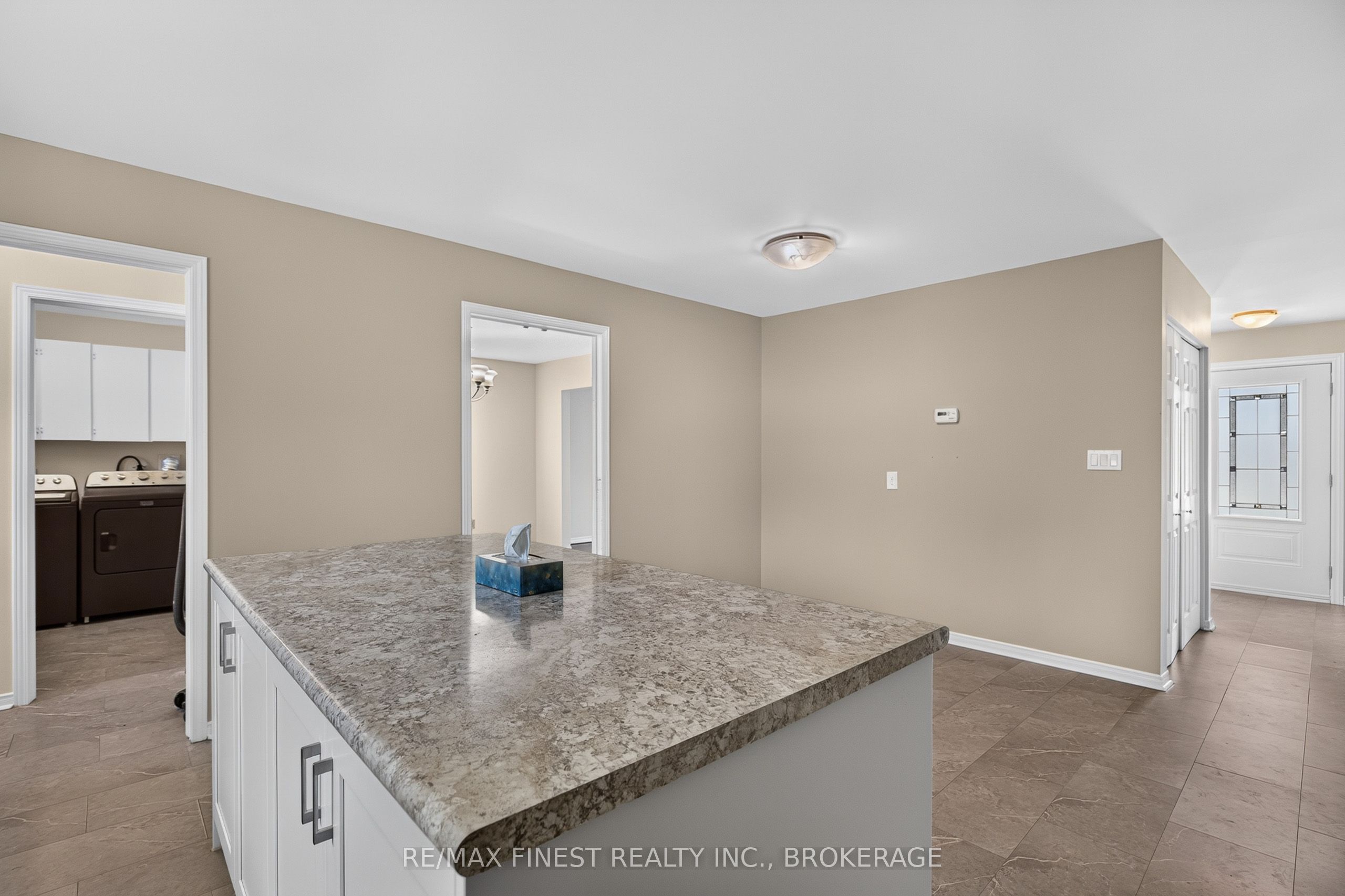 881 Ludgate Crescent Property Photo 18