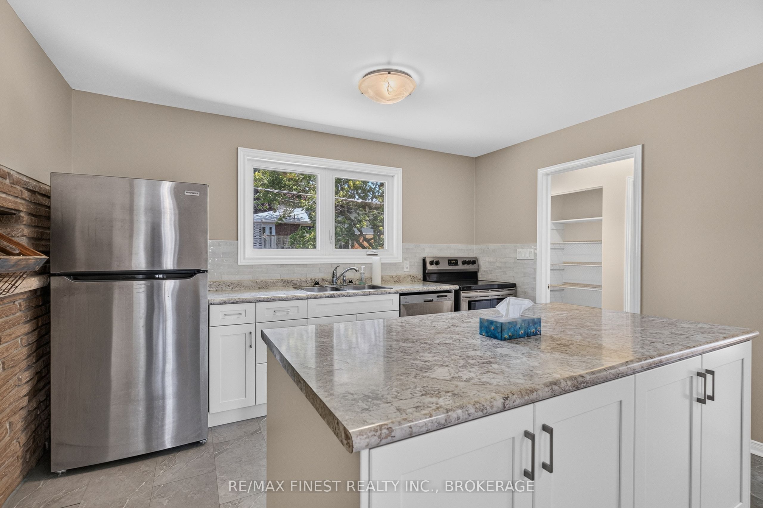 881 Ludgate Crescent Property Photo 19