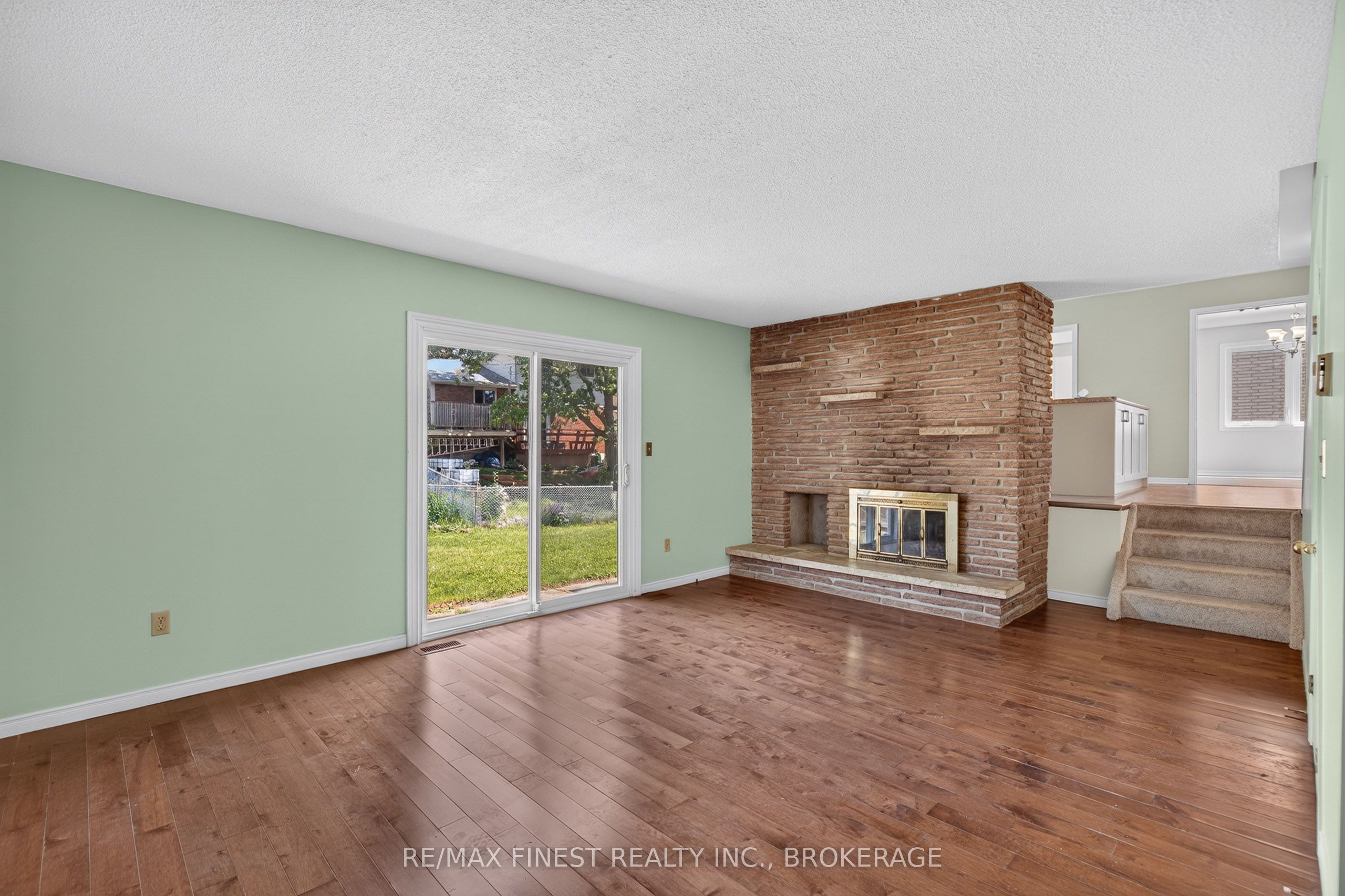 881 Ludgate Crescent Property Photo 22