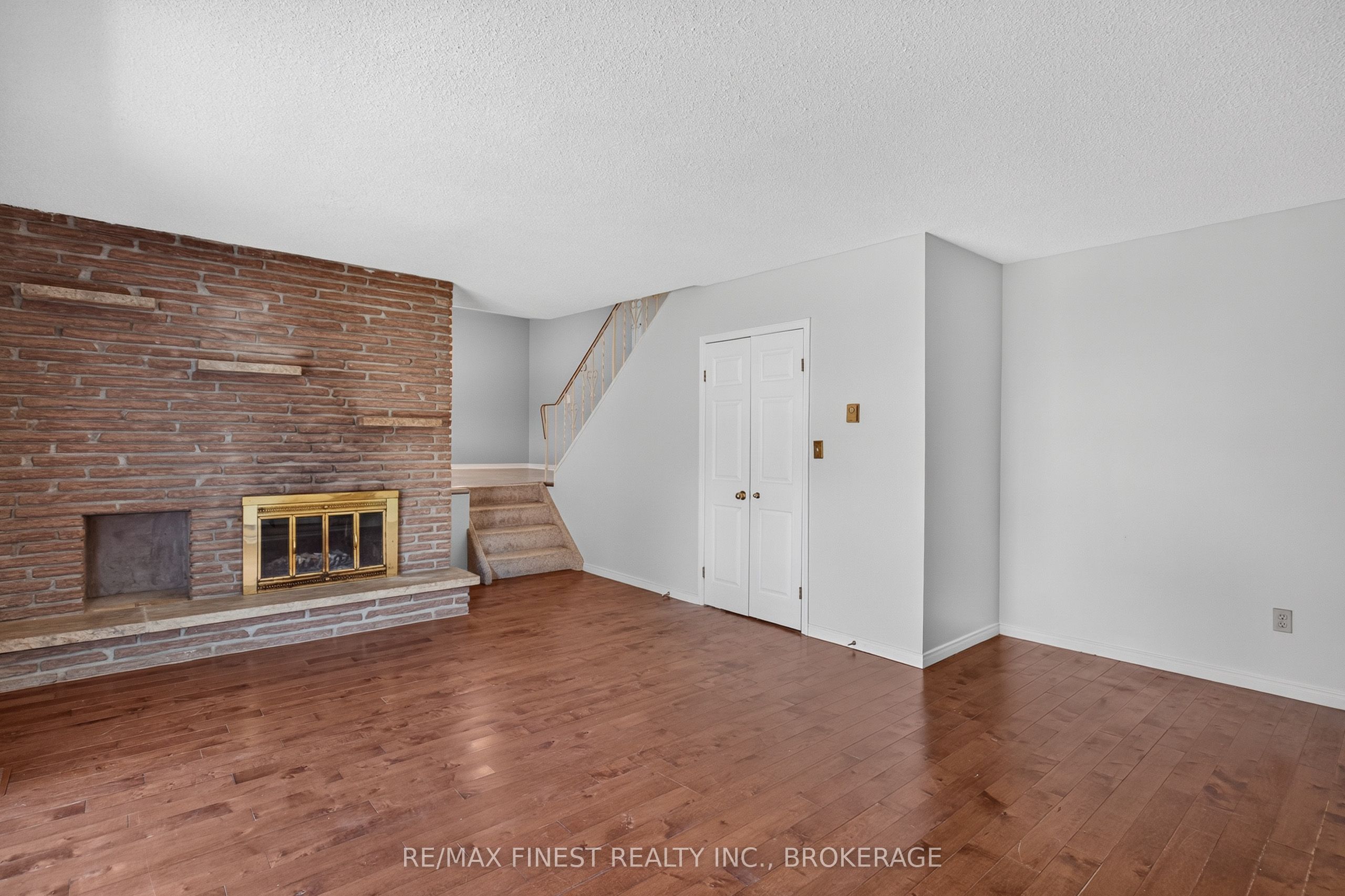 881 Ludgate Crescent Property Photo 23