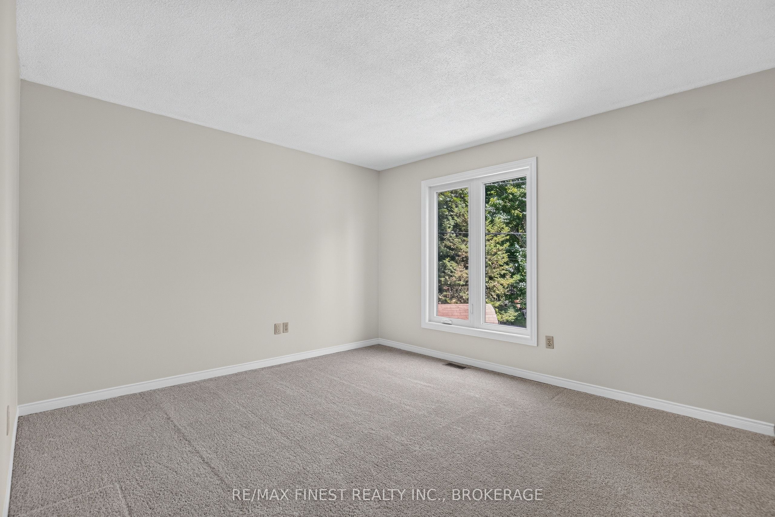 881 Ludgate Crescent Property Photo 27