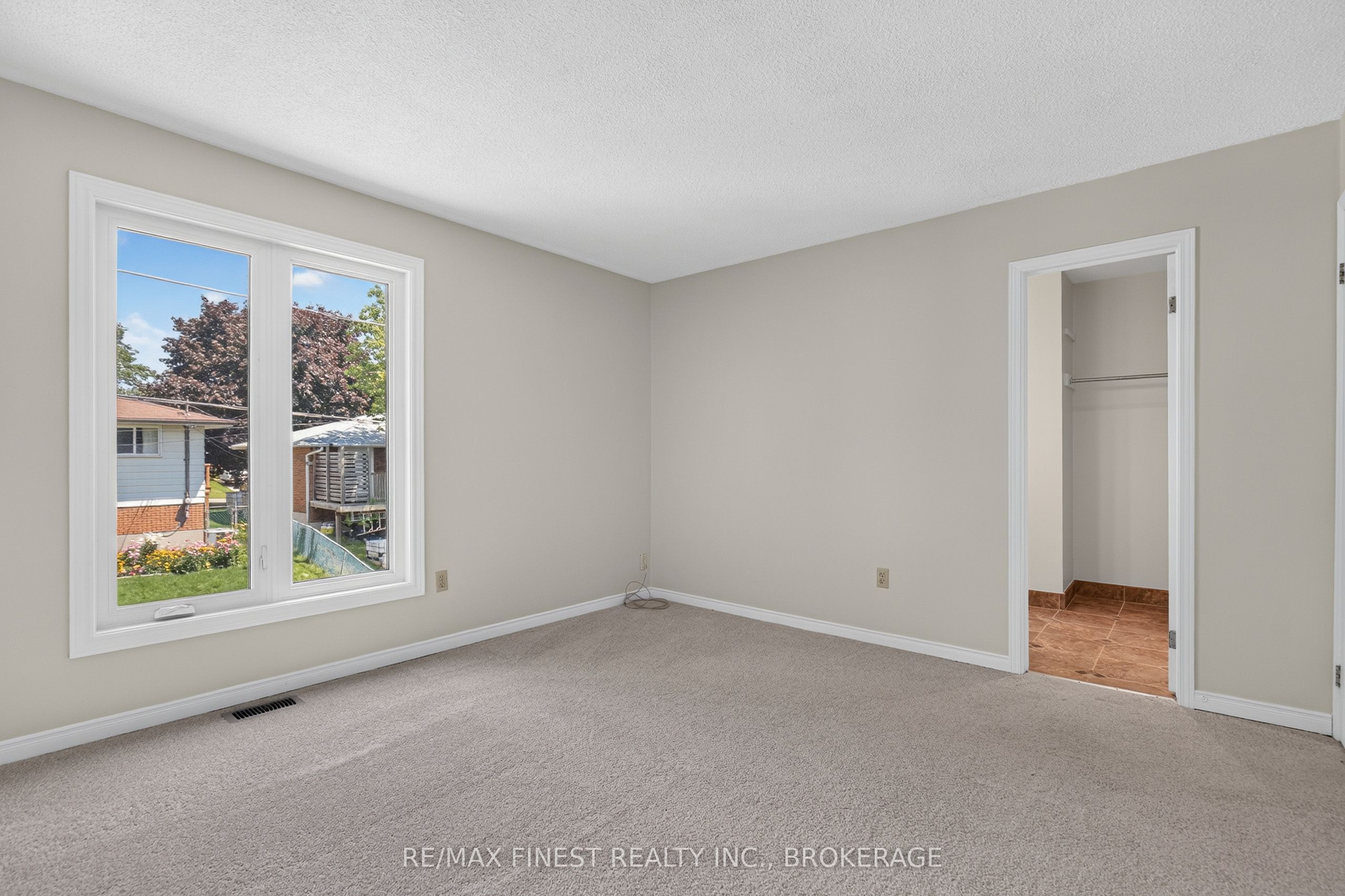 881 Ludgate Crescent Property Photo 28