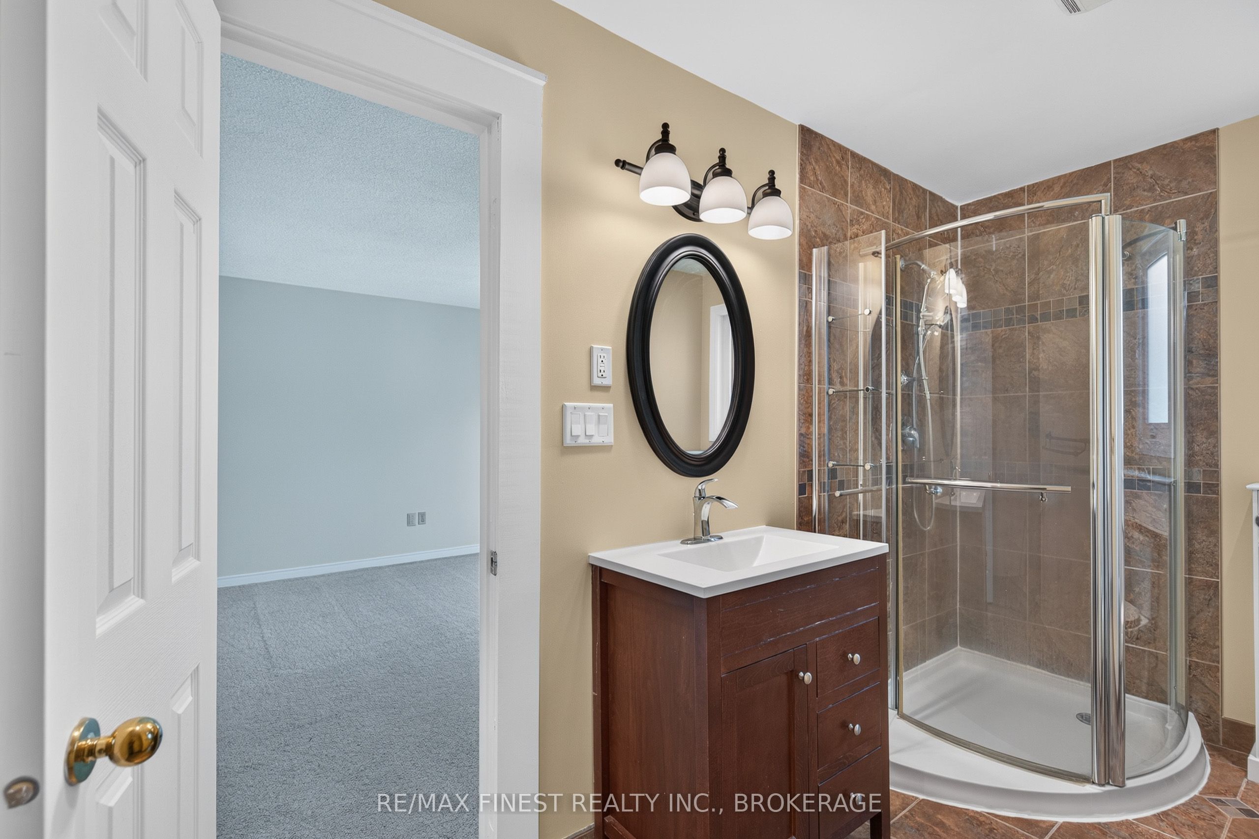 881 Ludgate Crescent Property Photo 30