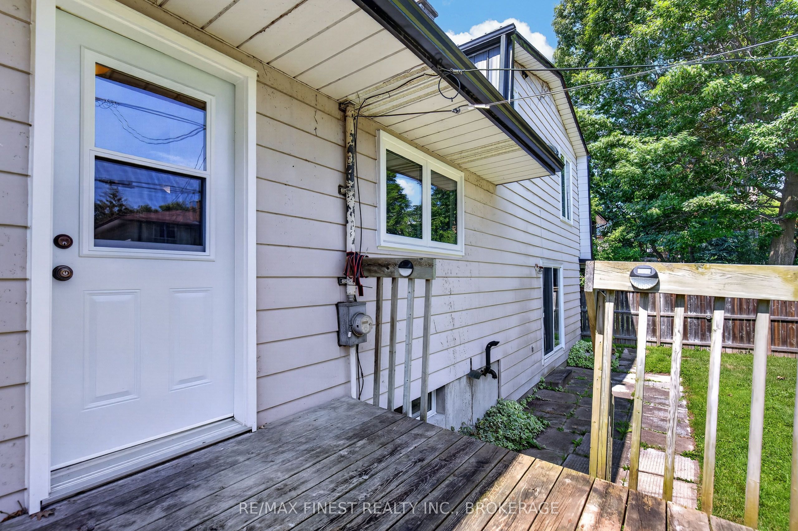 881 Ludgate Crescent Property Photo 40