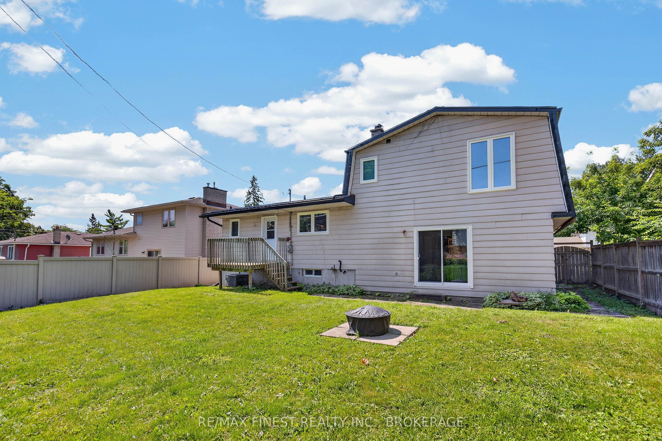 881 Ludgate Crescent Property Photo 44