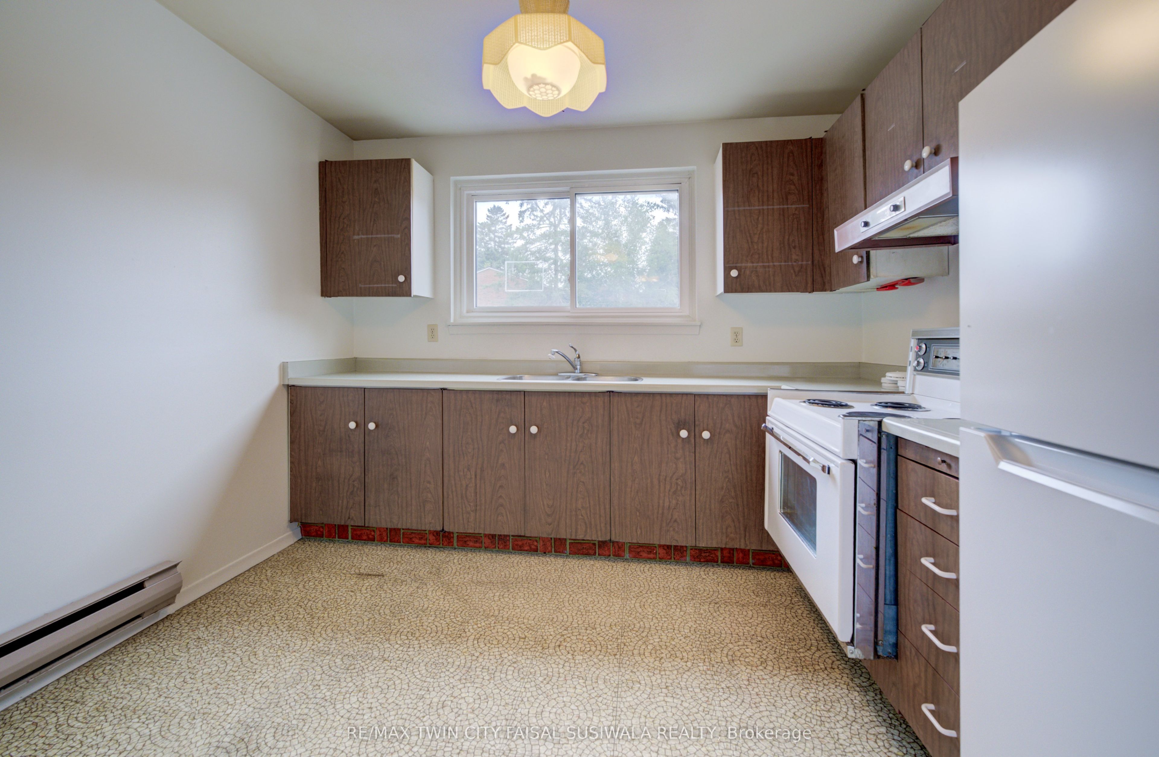 201 Silvercreek Parkway N 14 Property Photo 6