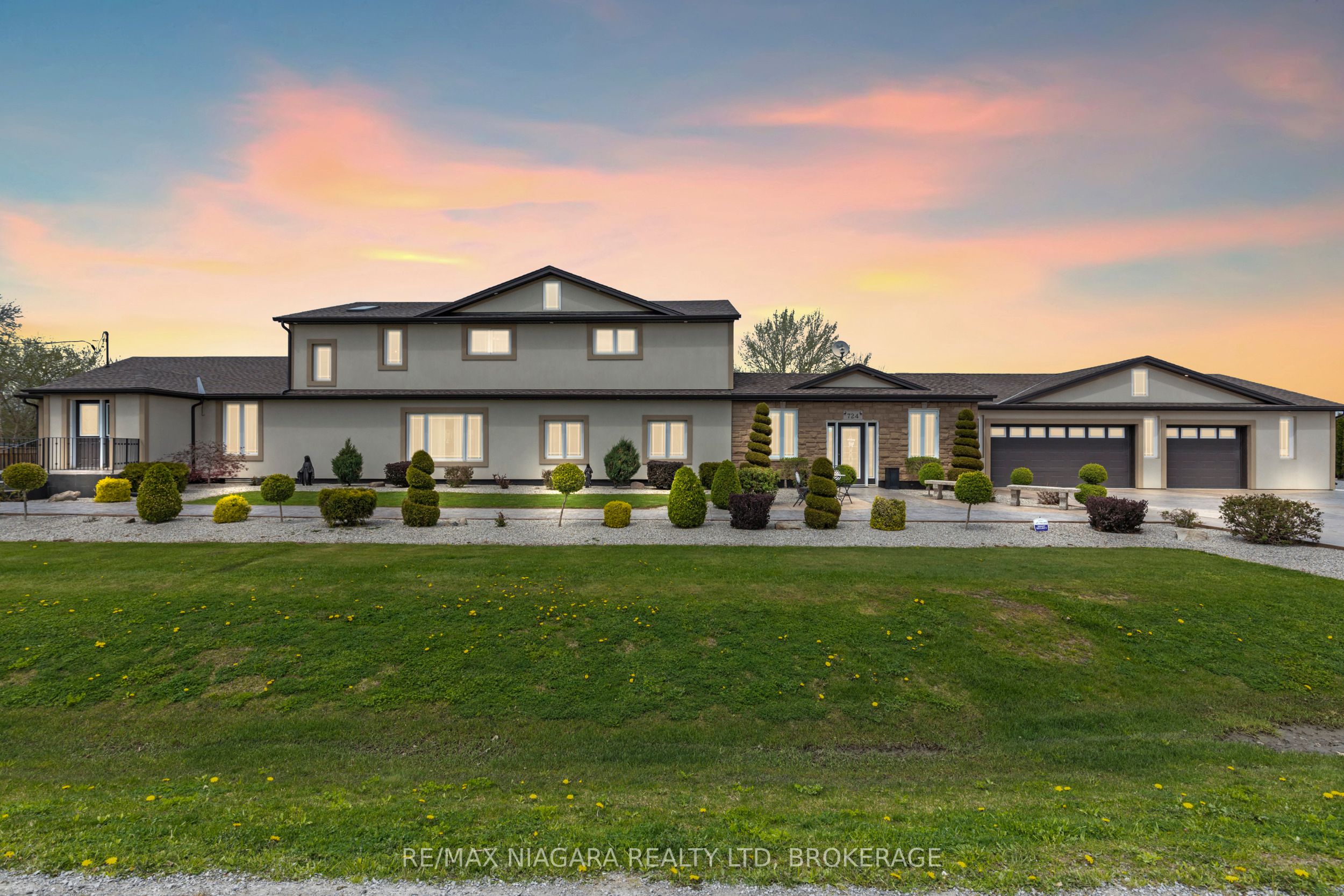 724 Line 3 Road S Property Photo 1