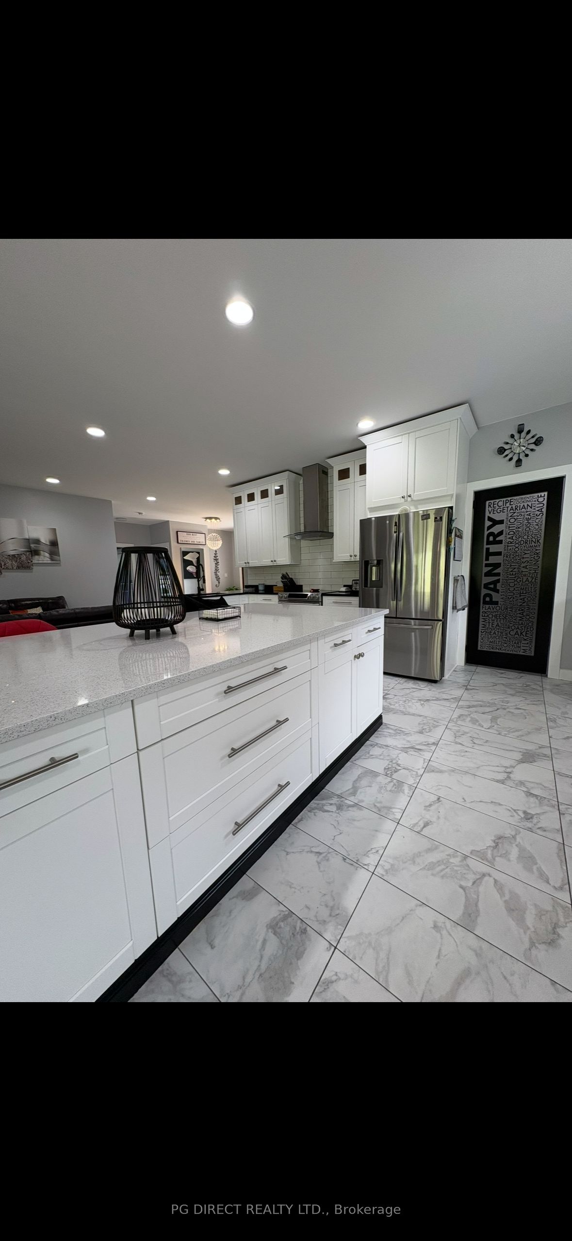 16 Woodstream Drive W Property Photo 3