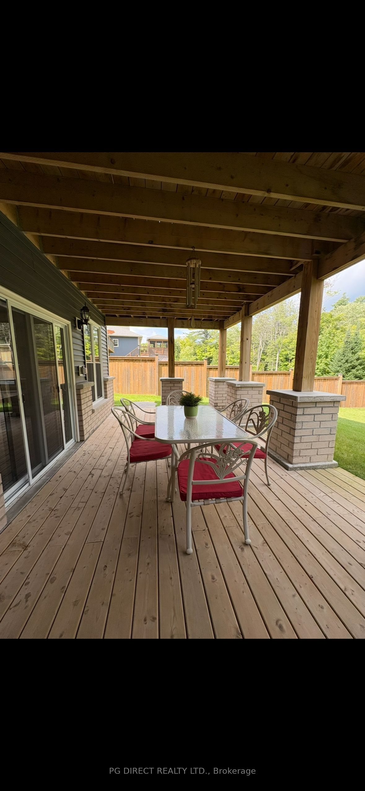 16 Woodstream Drive W Property Photo 8
