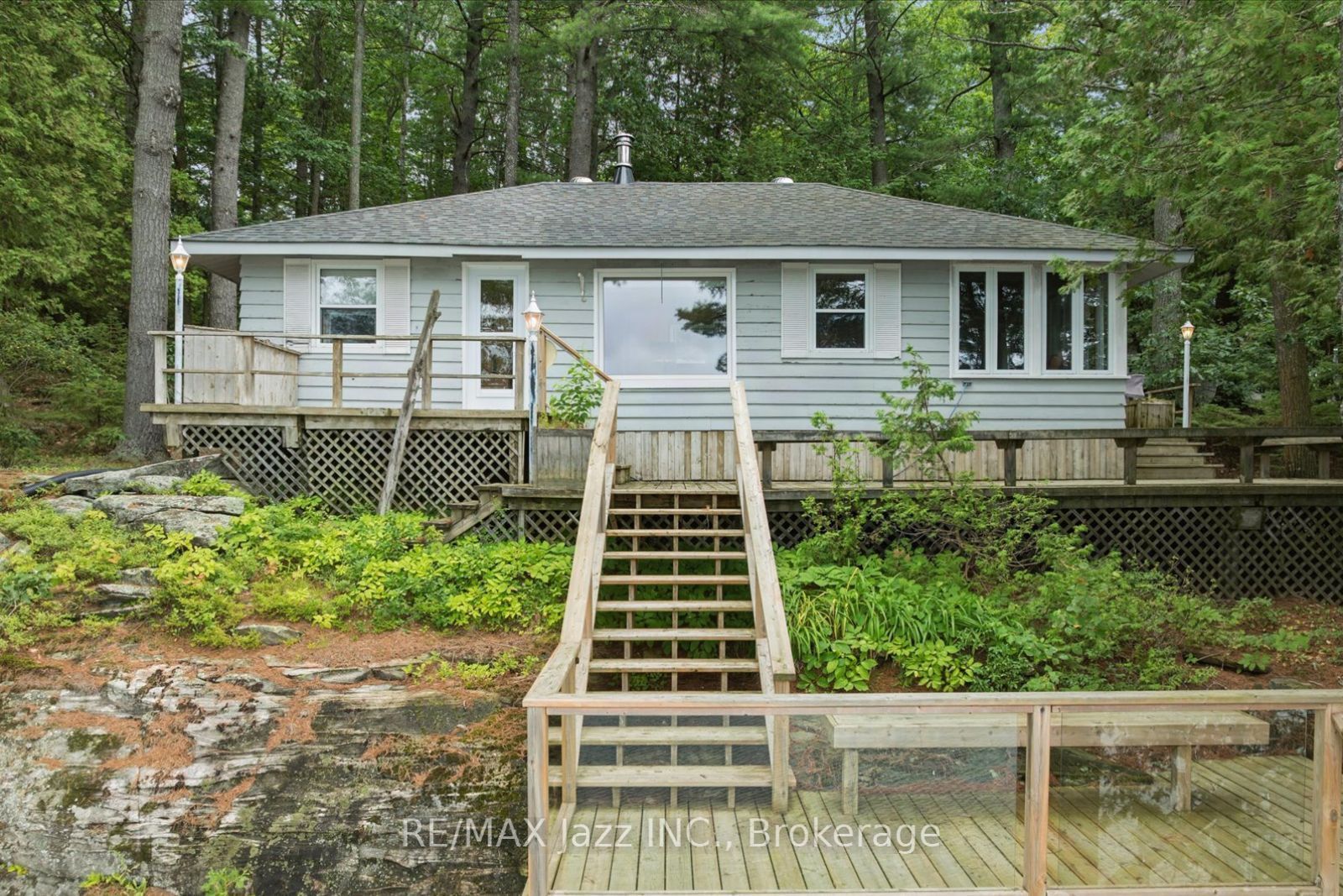 1022 Two Dogs Lane Property Photo 1