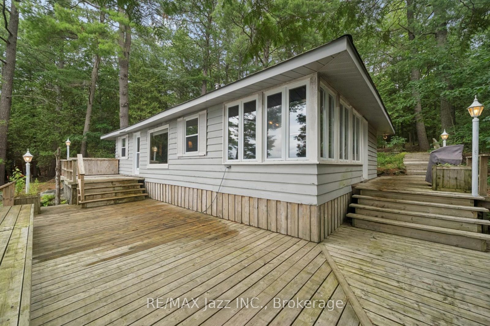 1022 Two Dogs Lane Property Photo 2