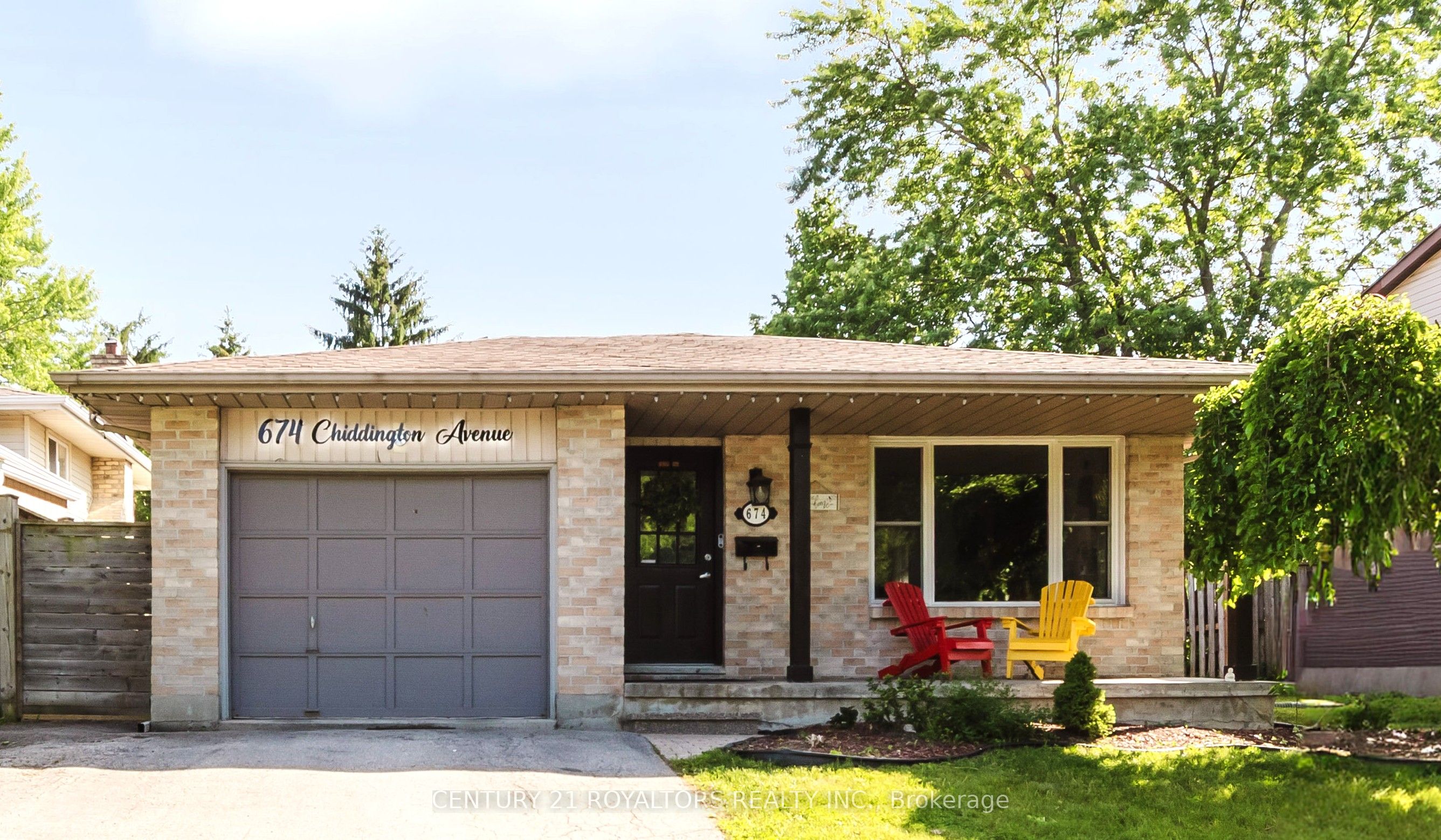 674 CHIDDINGTON Avenue Property Photo 1