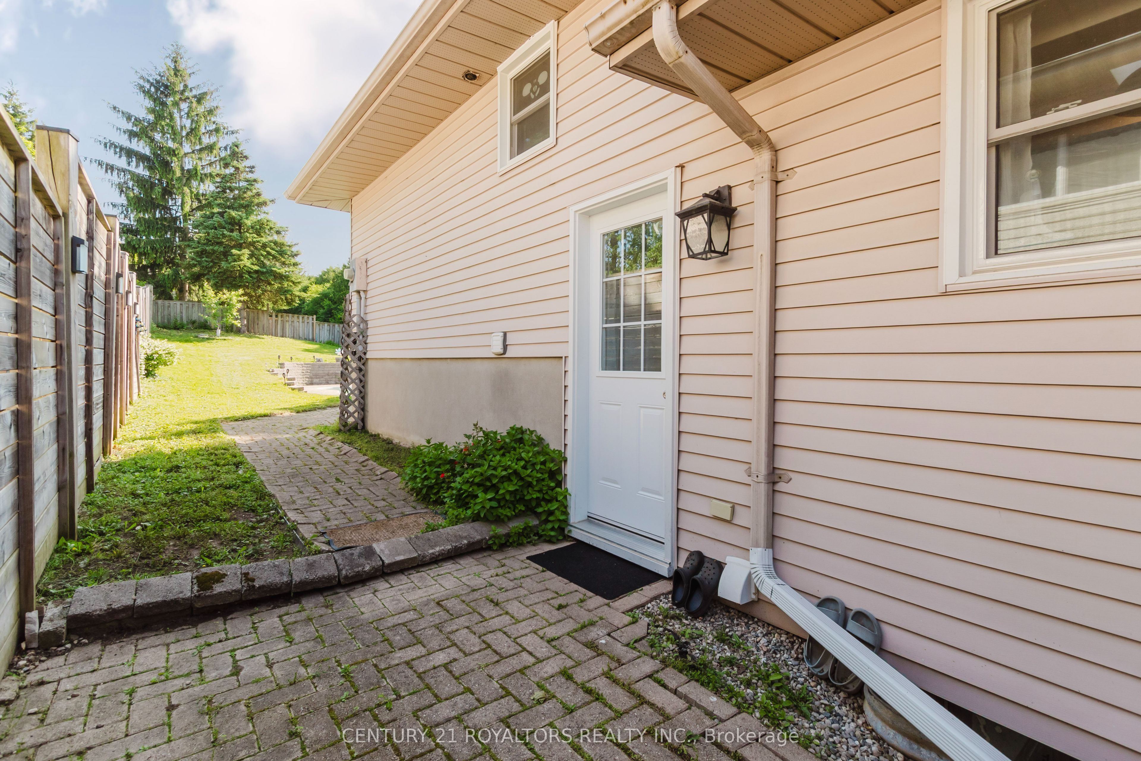 674 Chiddington Avenue Property Photo 19