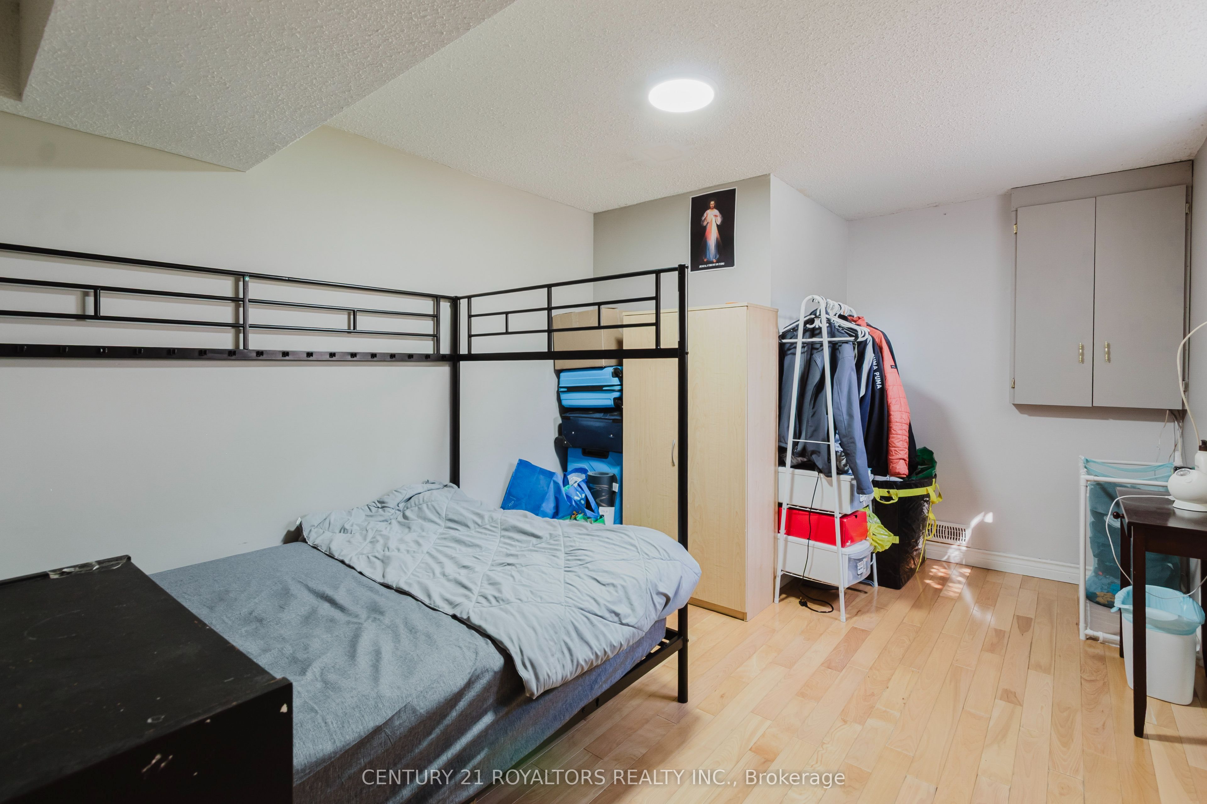 674 Chiddington Avenue Property Photo 23