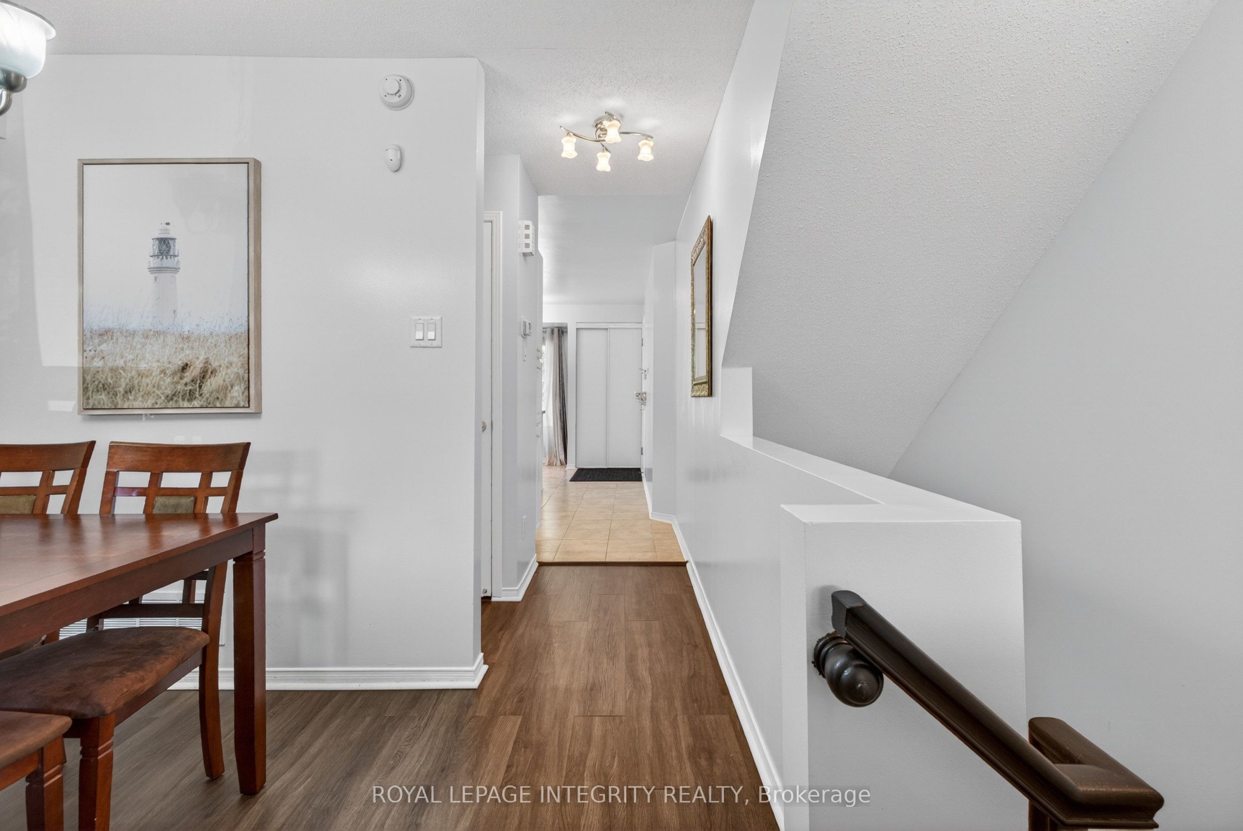 256 Cresthaven Drive Property Photo 4