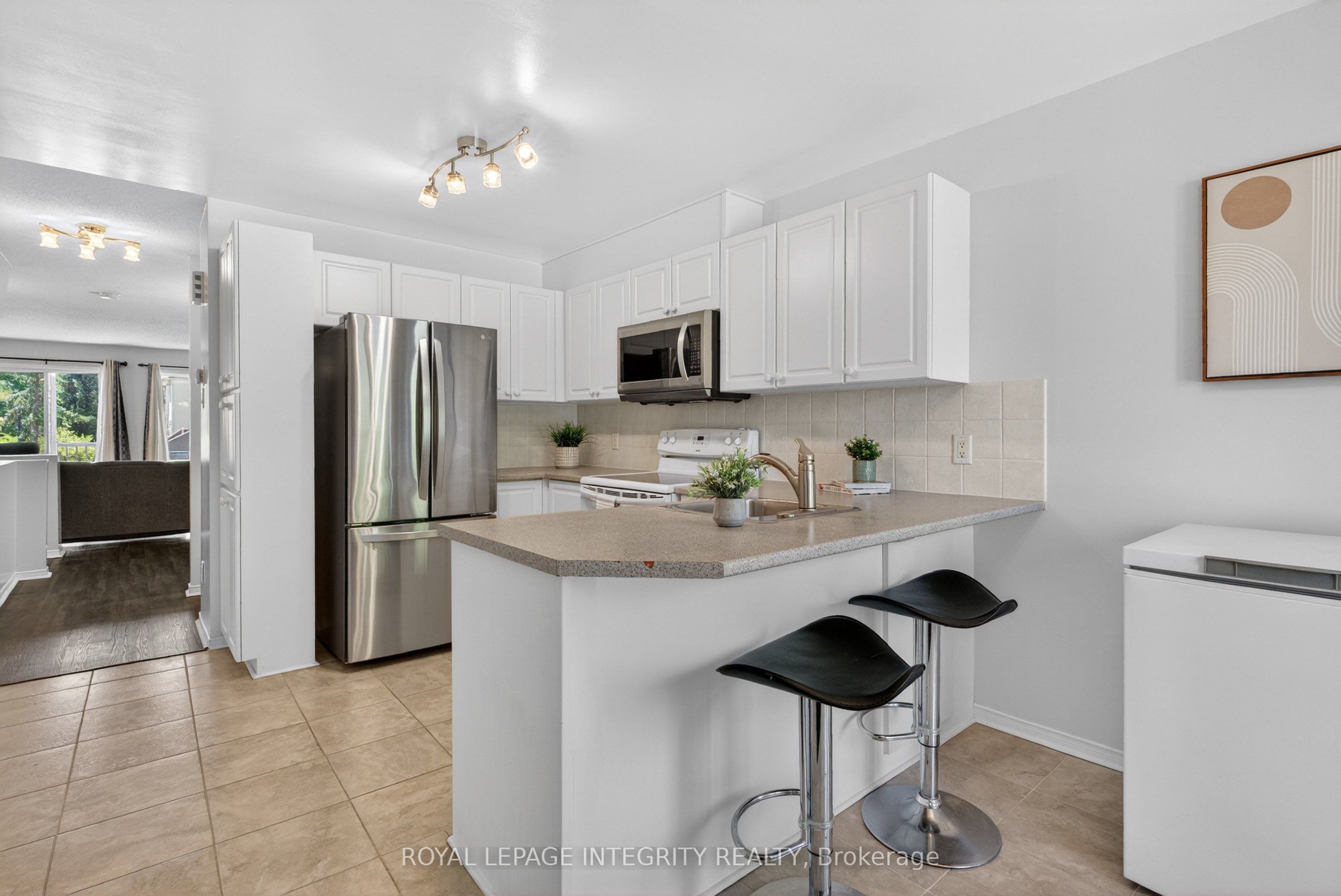 256 Cresthaven Drive Property Photo 6
