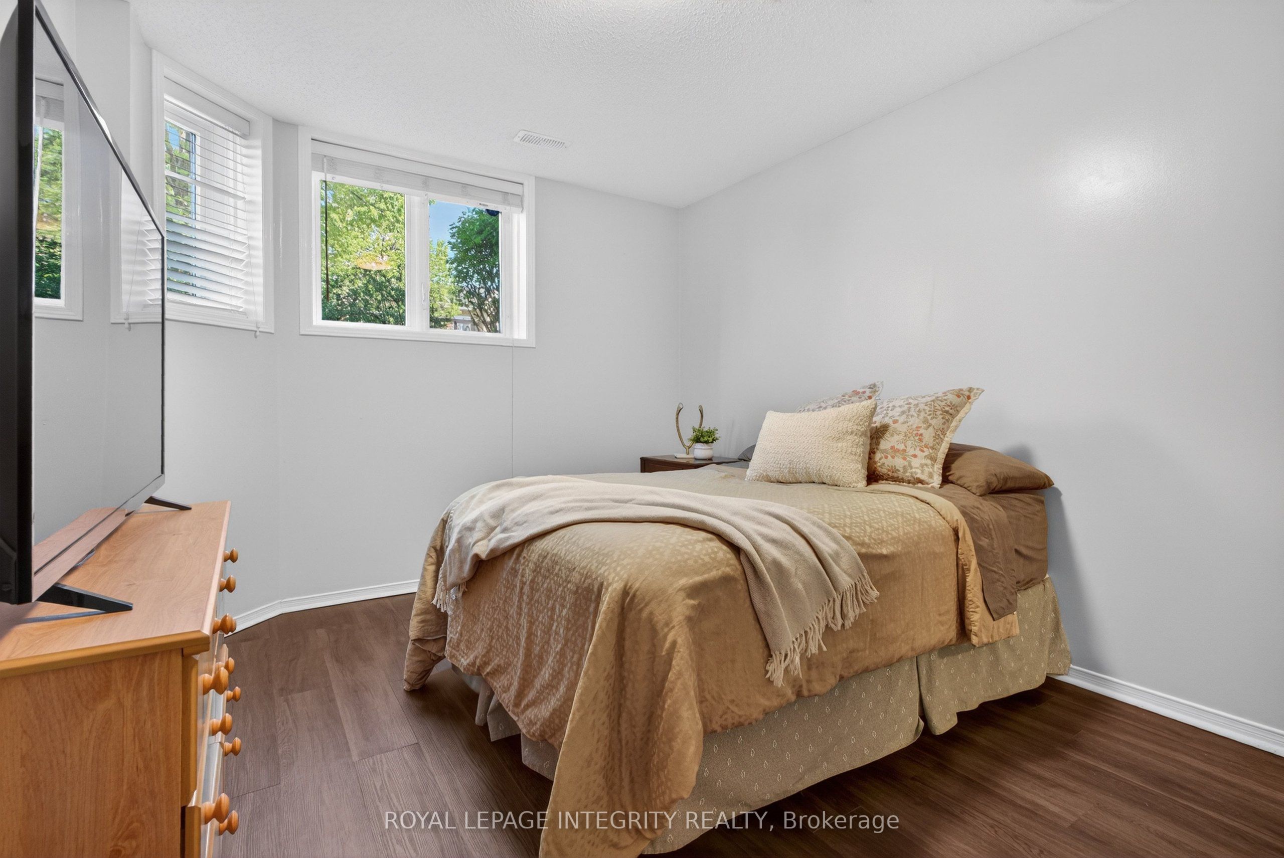 256 Cresthaven Drive Property Photo 15