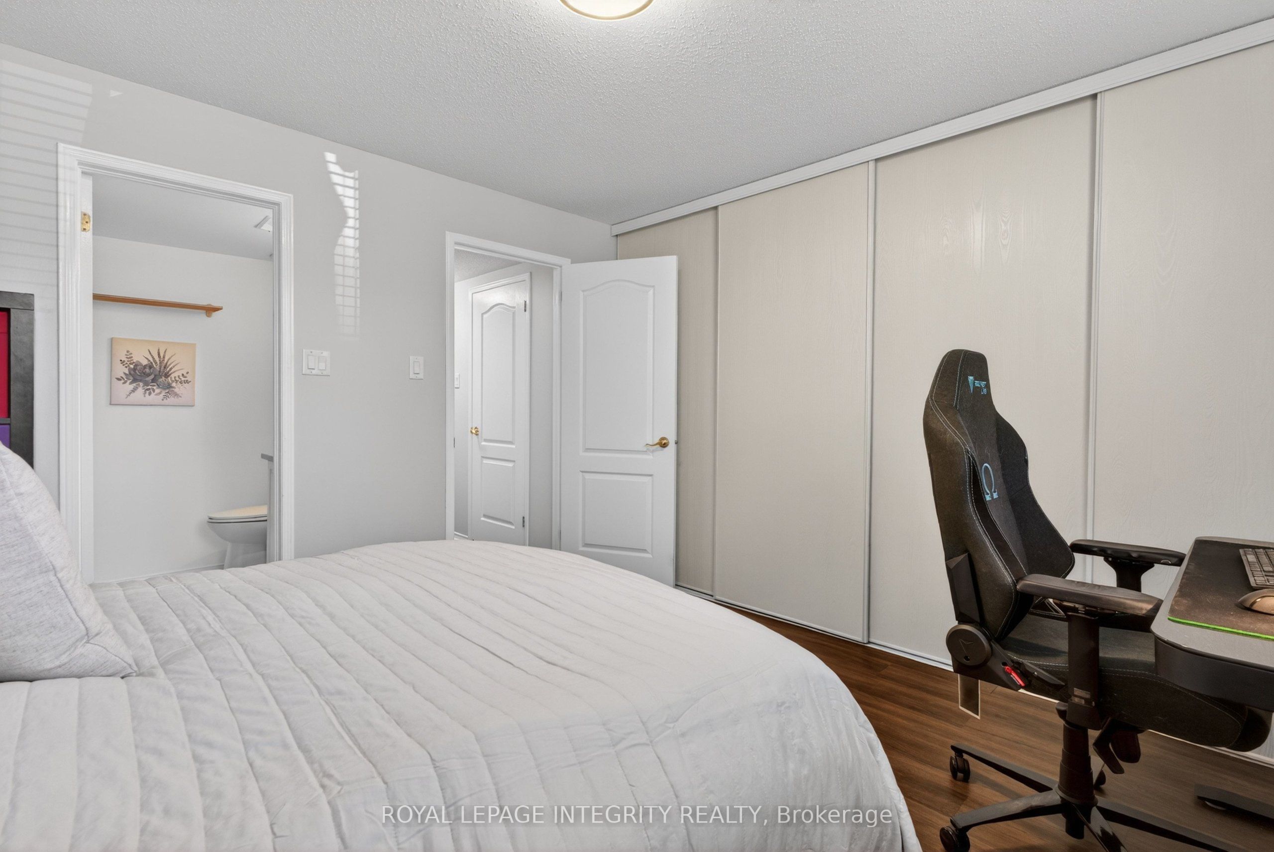 256 Cresthaven Drive Property Photo 22