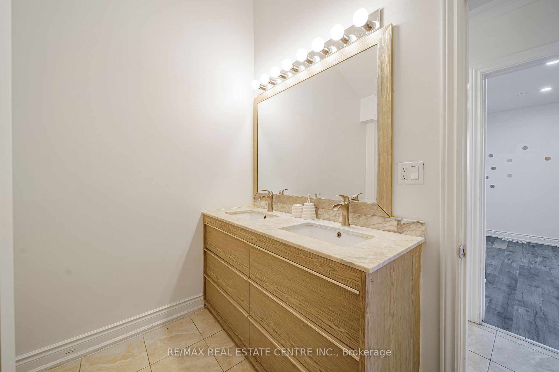7332 E Twenty Road E Property Photo 24