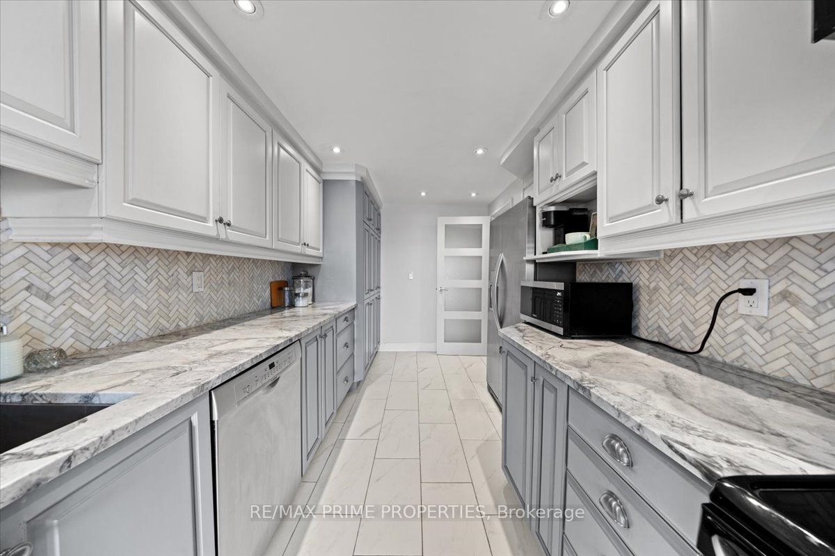 505 St Laurent Boulevard 804 Property Photo 7