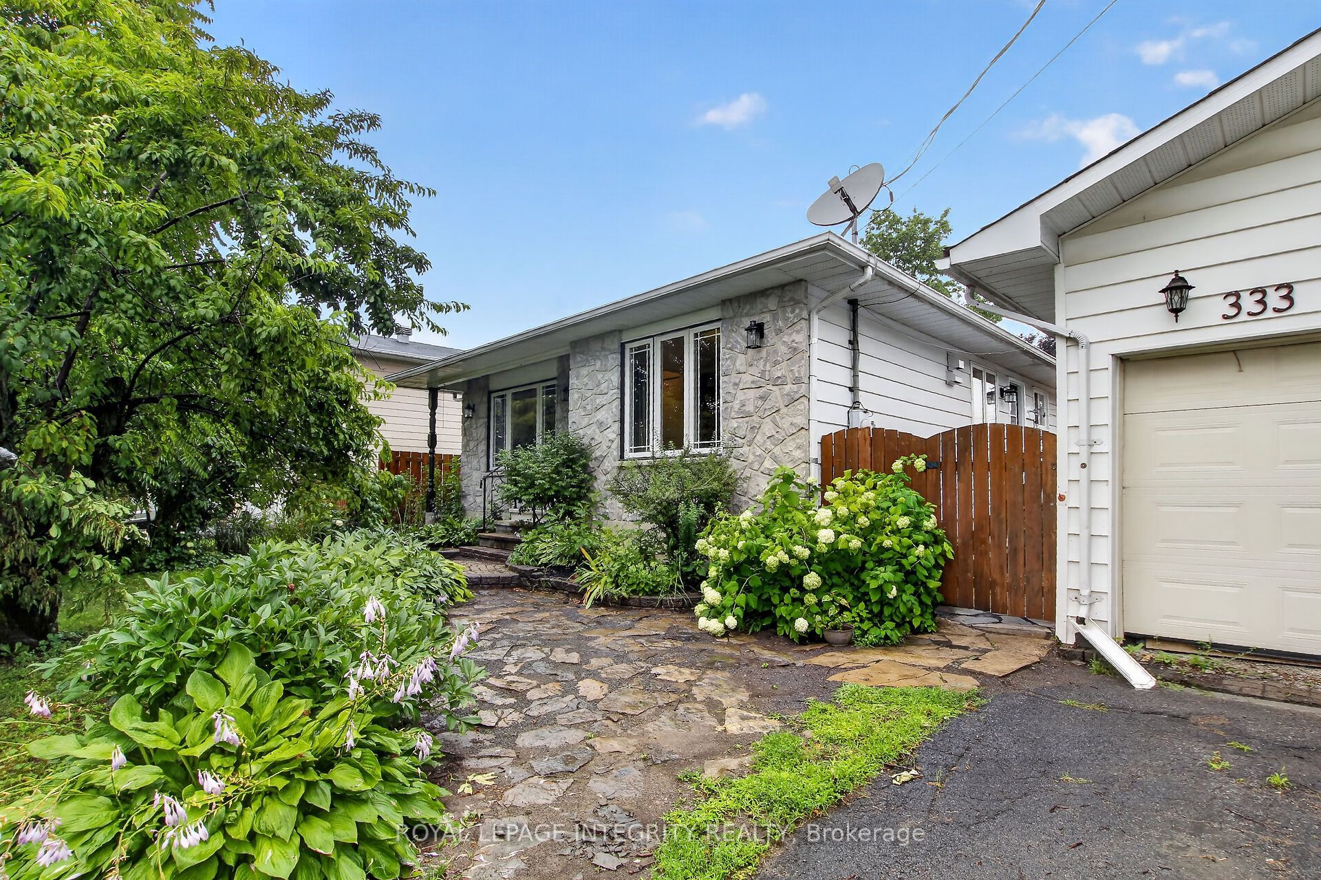333 Charron Street Property Photo 1