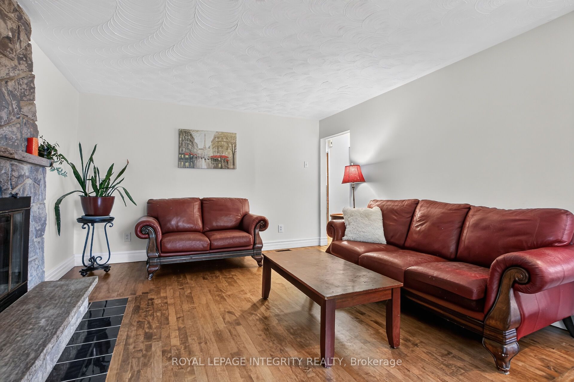 333 Charron Street Property Photo 6