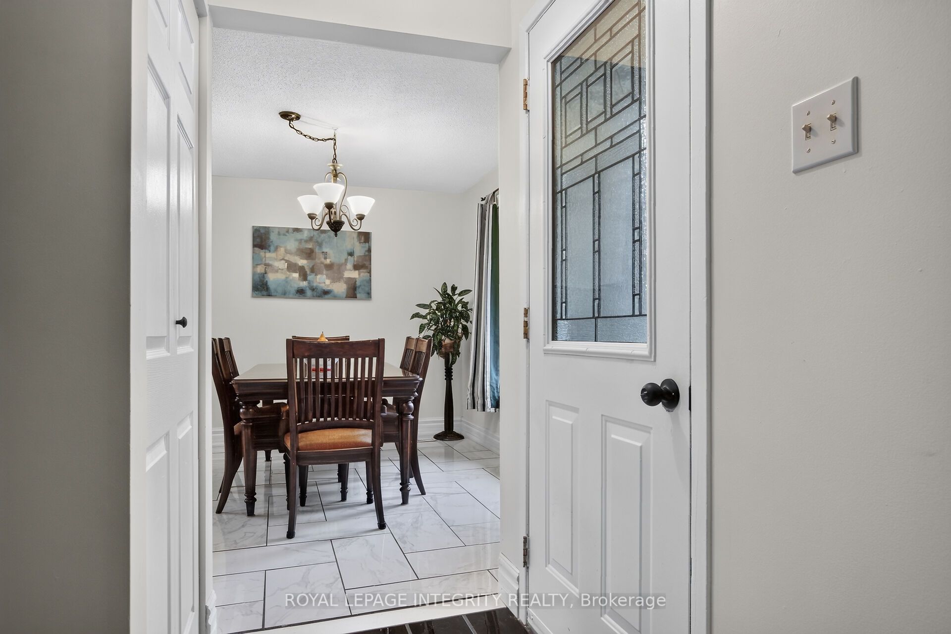 333 Charron Street Property Photo 8