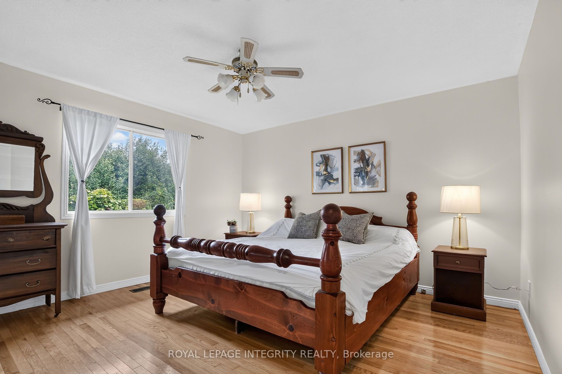333 Charron Street Property Photo 14