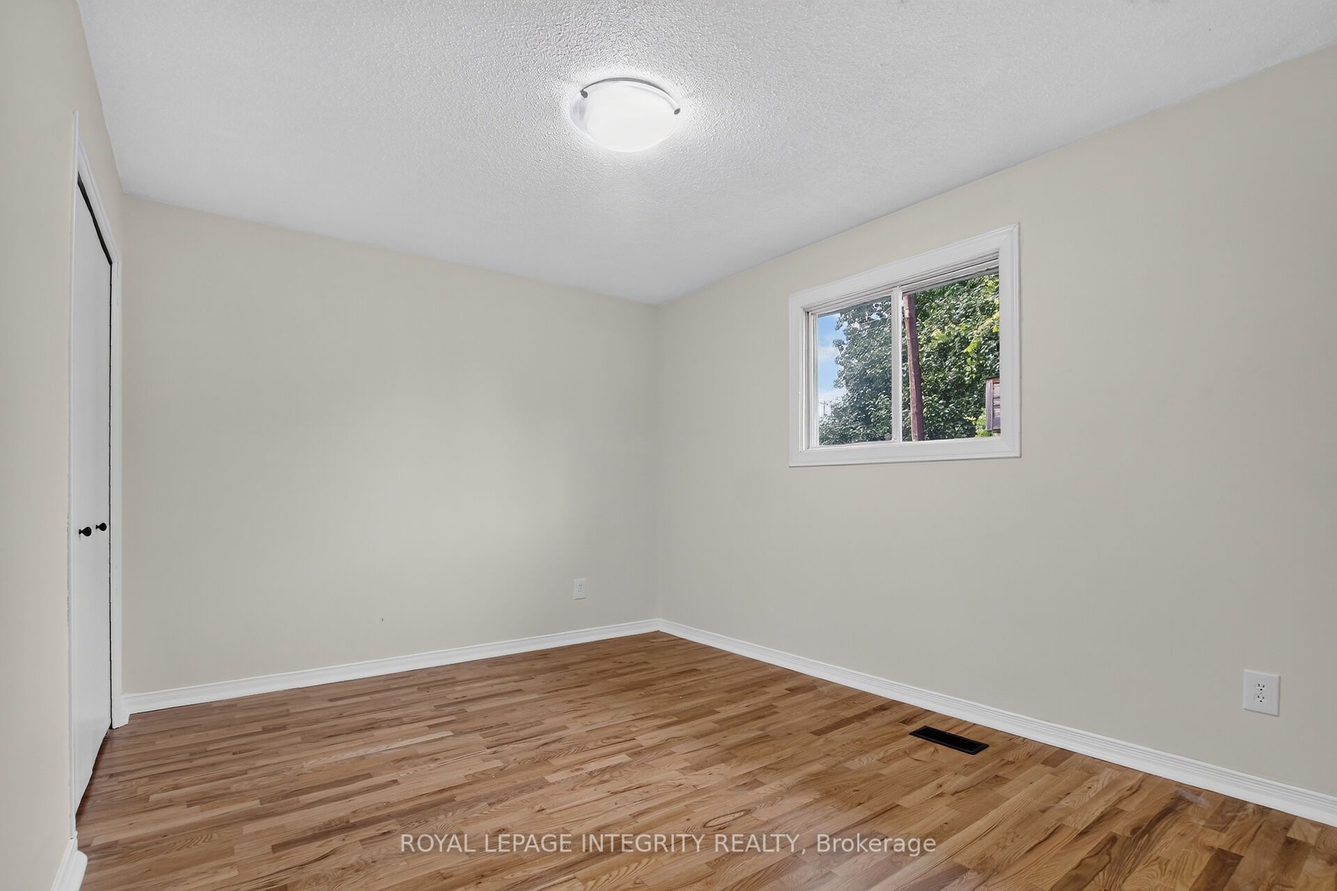 333 Charron Street Property Photo 21