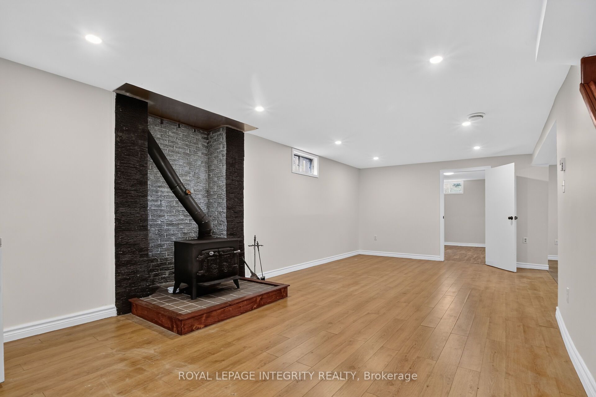 333 Charron Street Property Photo 23