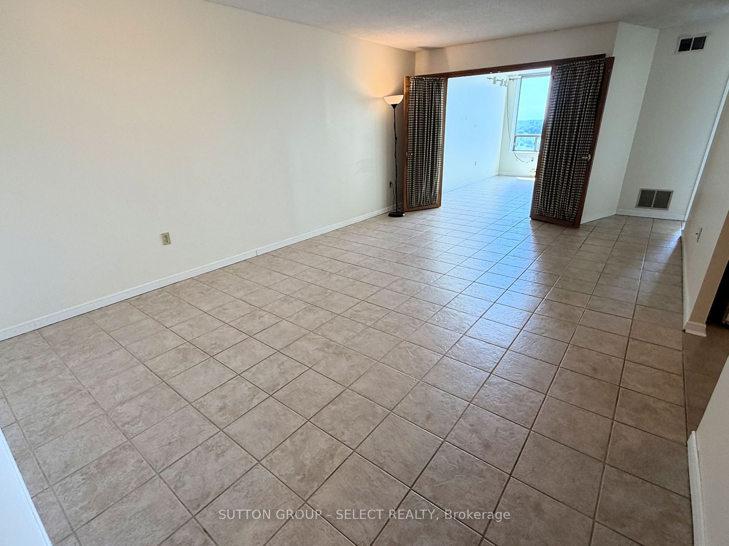 695 Richmond Street 1603 Property Photo 6