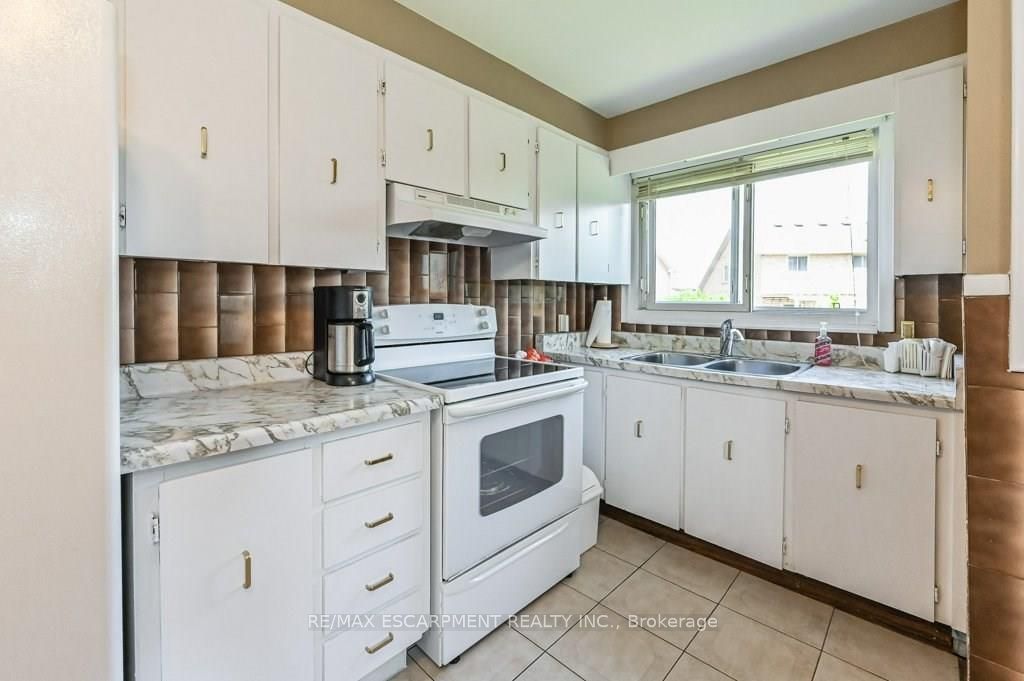 641 Limeridge Road E Property Photo 9