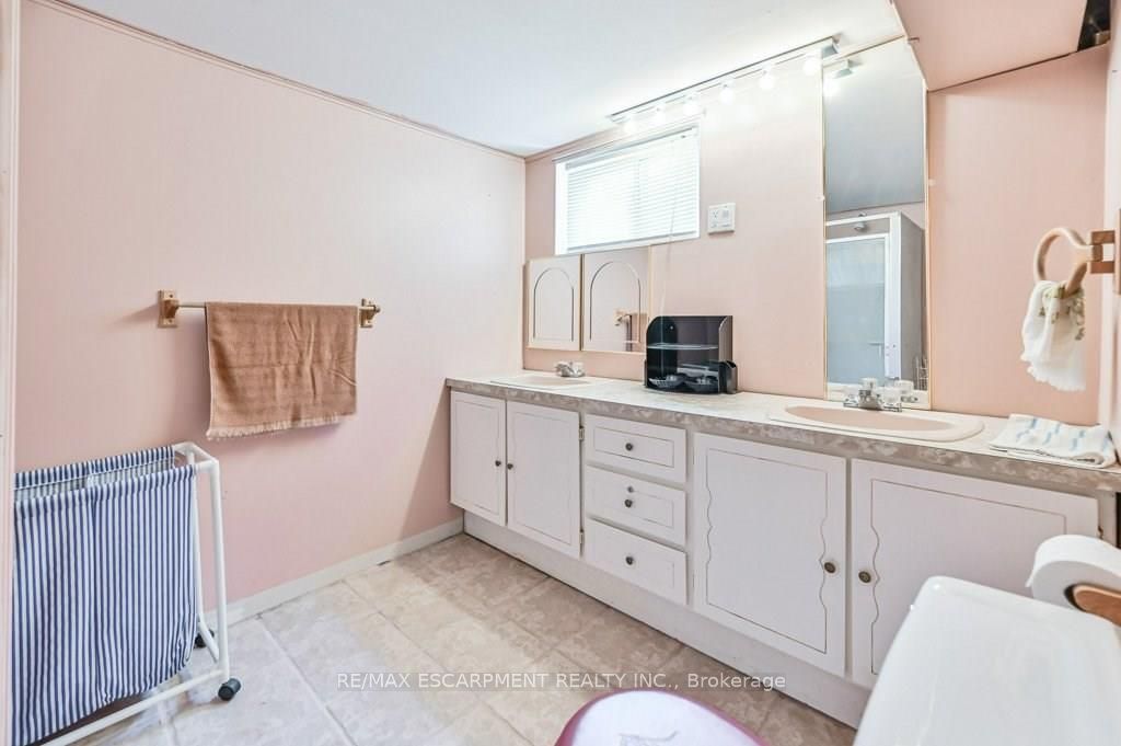 641 Limeridge Road E Property Photo 24