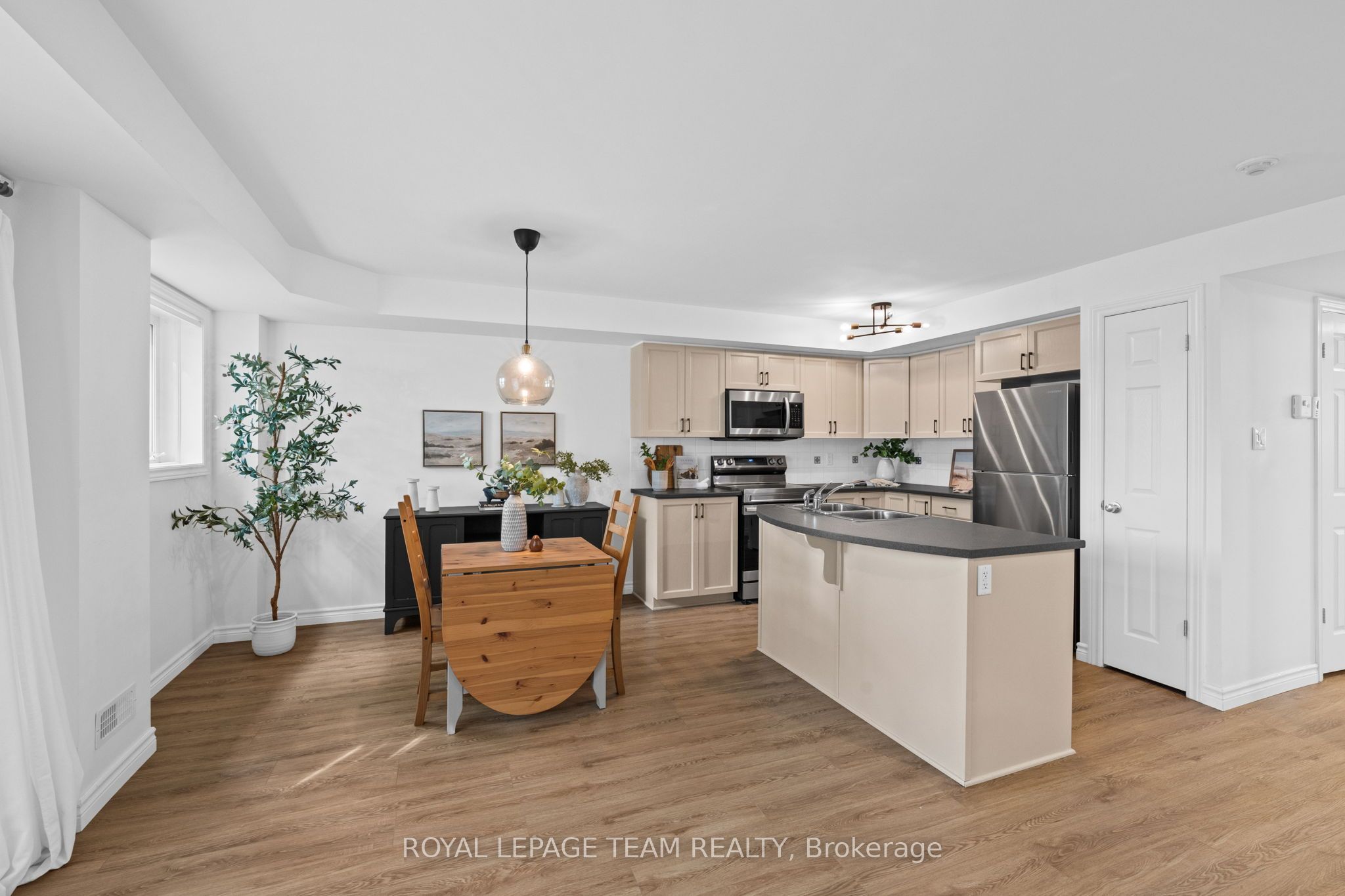 313 Cresthaven Drive 2 Property Photo 18