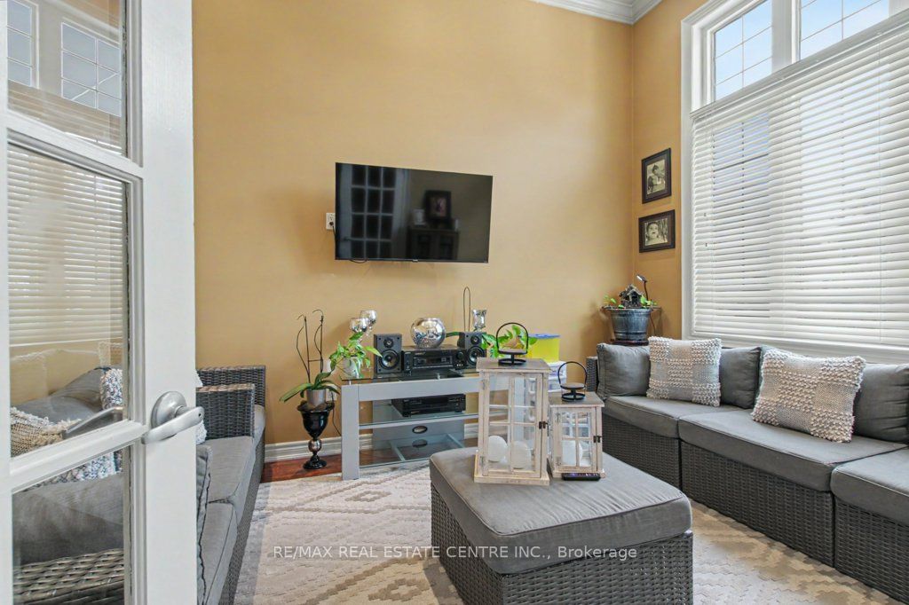 284 Normanhurst Avenue Property Photo 8