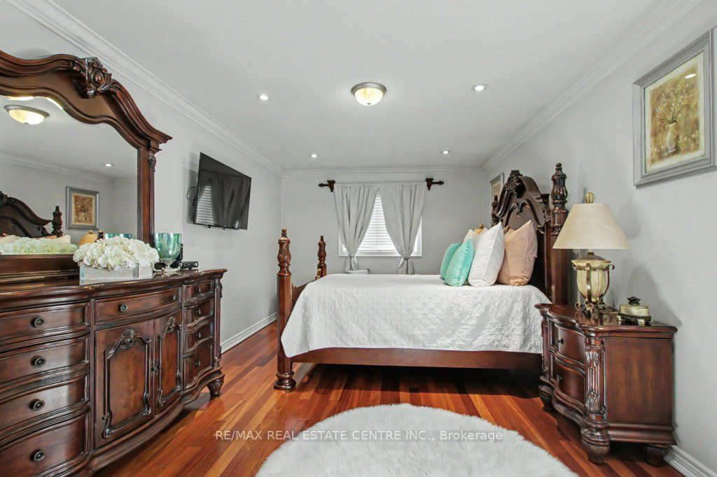 284 Normanhurst Avenue Property Photo 31